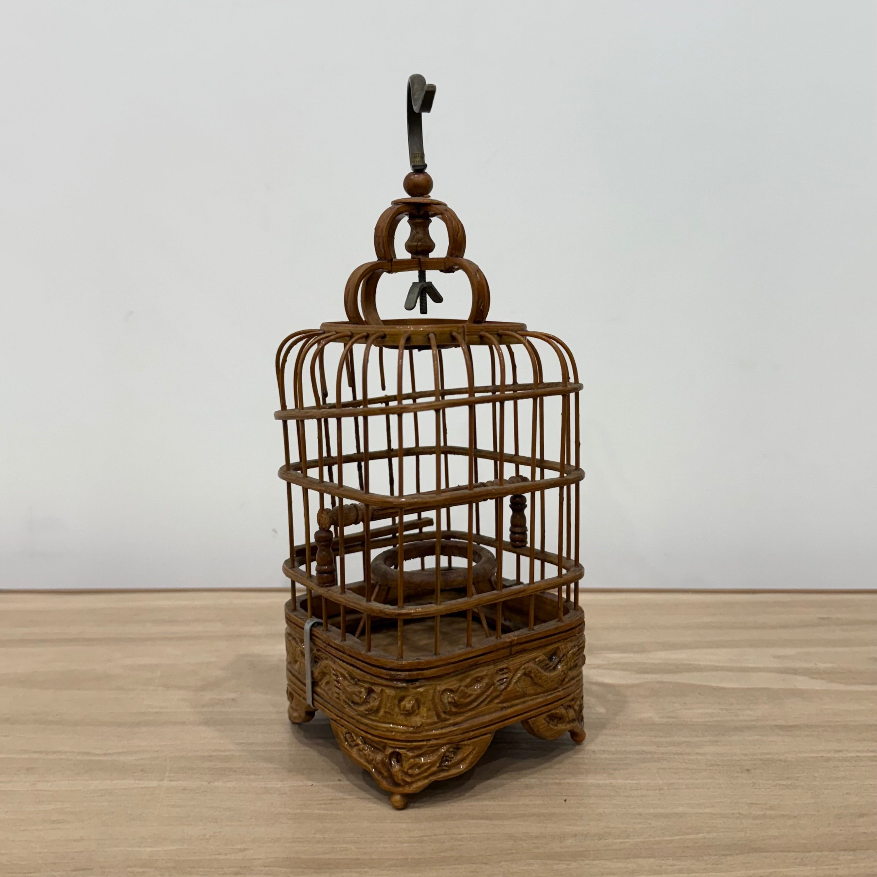 Cricket cage