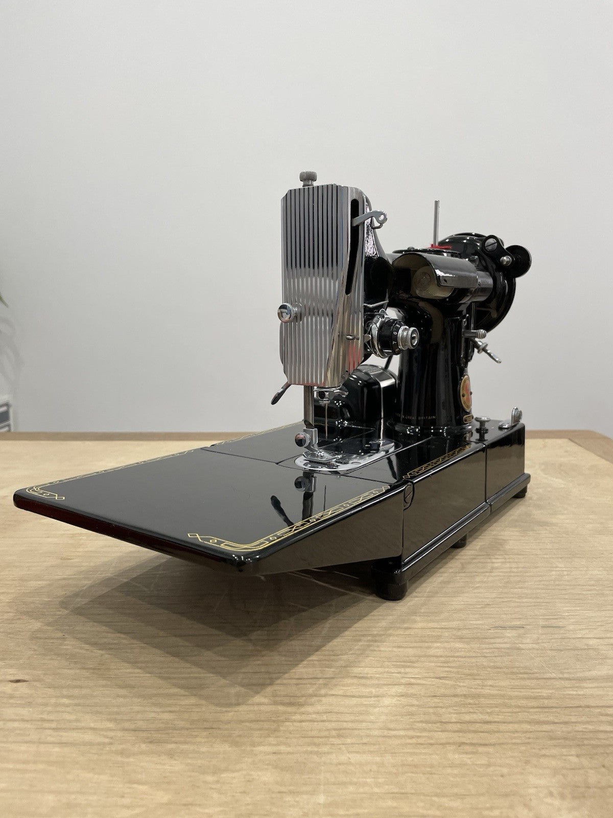 Singer 222k Featherweight Sewing Machine 1959 Red “S”