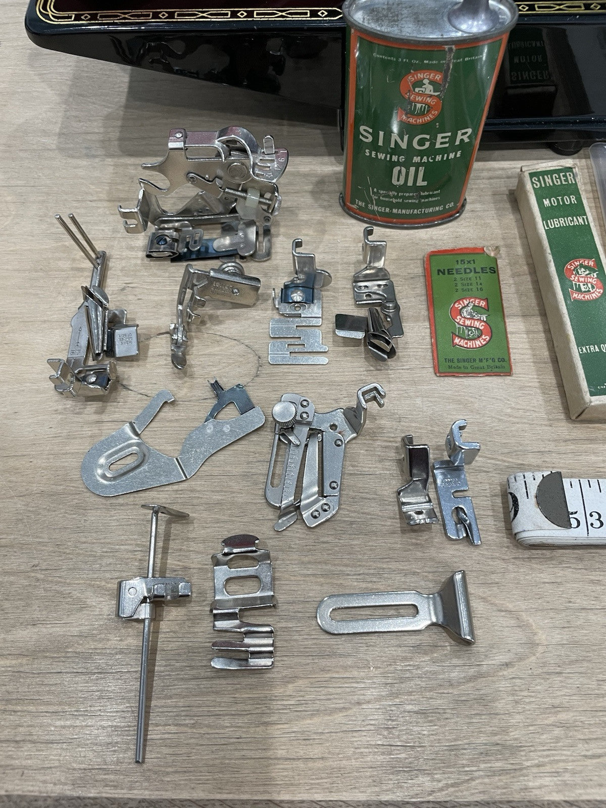 Singer 222k Featherweight Sewing Machine 1959 Red “S”