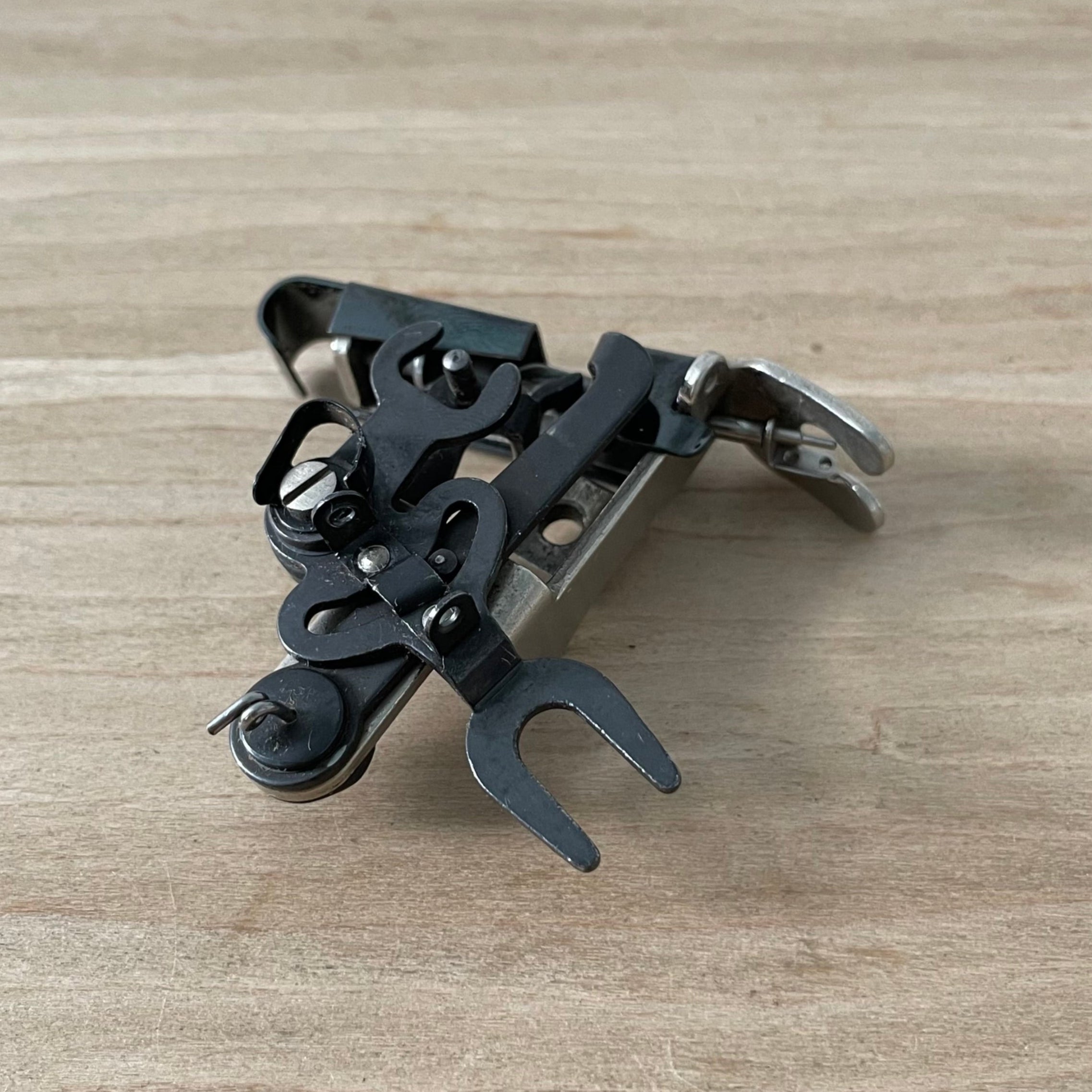 Vintage Singer Embroidery Attachment No. 26538 – Early 20th Century, Original Box