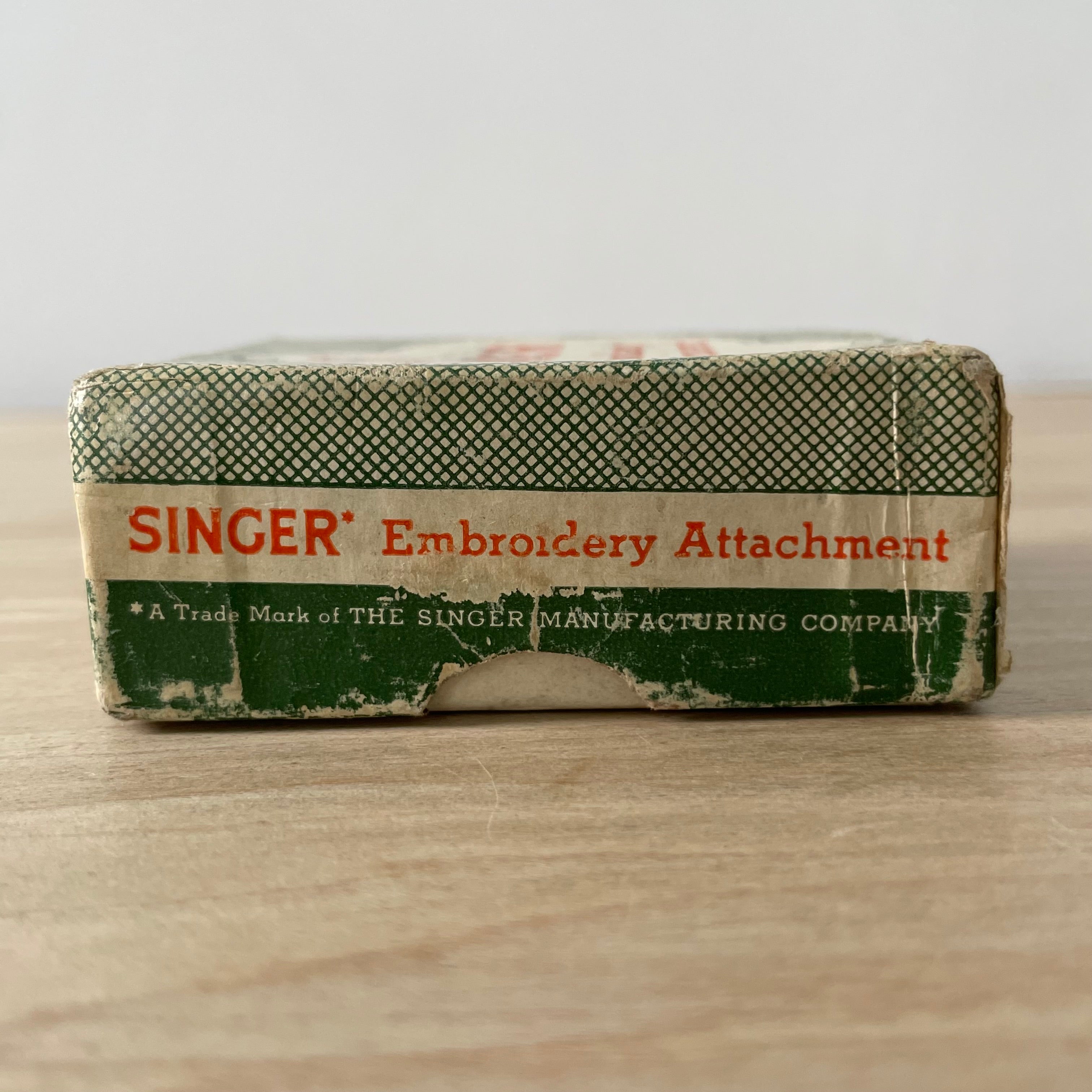 Vintage Singer Embroidery Attachment No. 26538 – Early 20th Century, Original Box