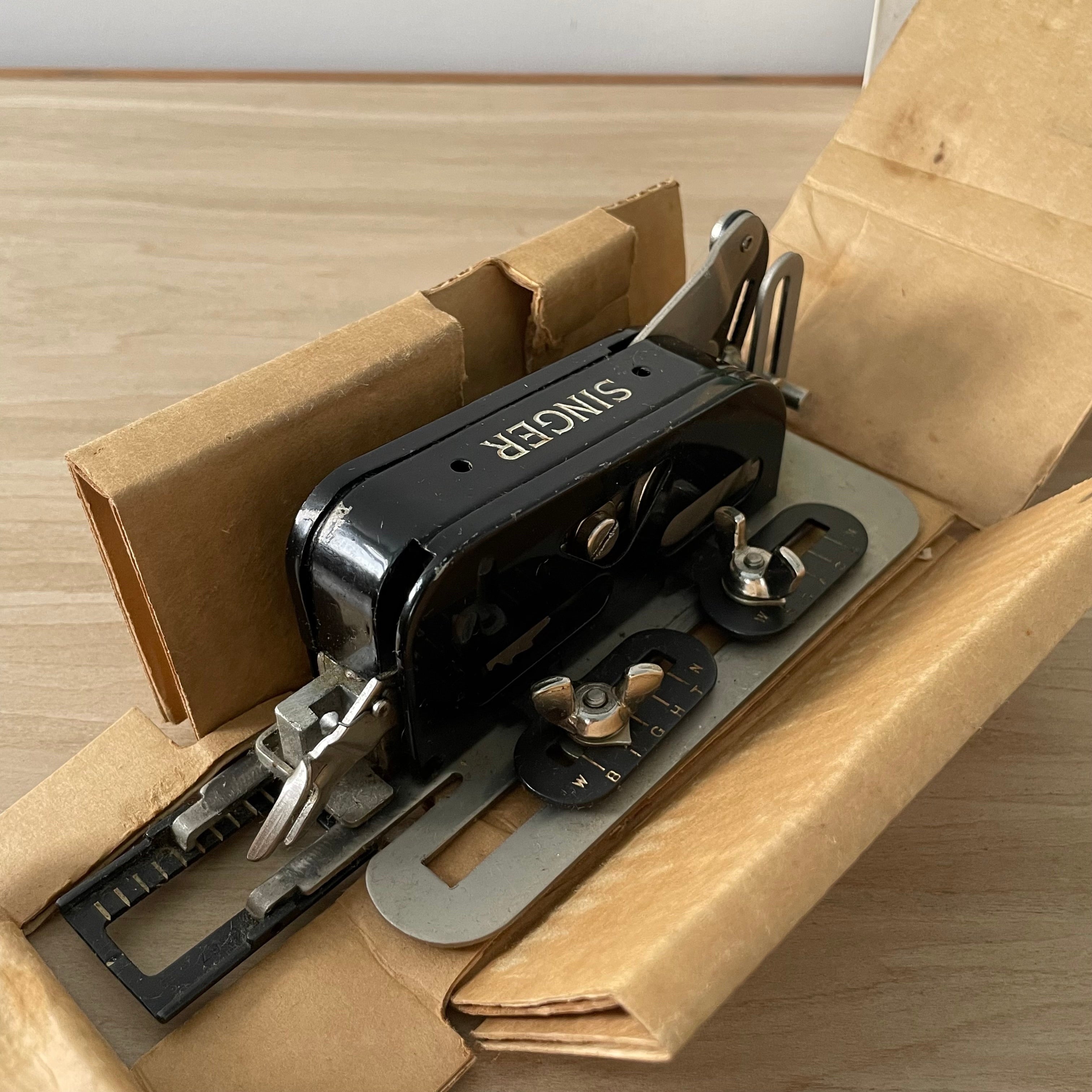 Singer Buttonhole Attachment No. 86662 – Original Box & Instructions – 1950s Vintage