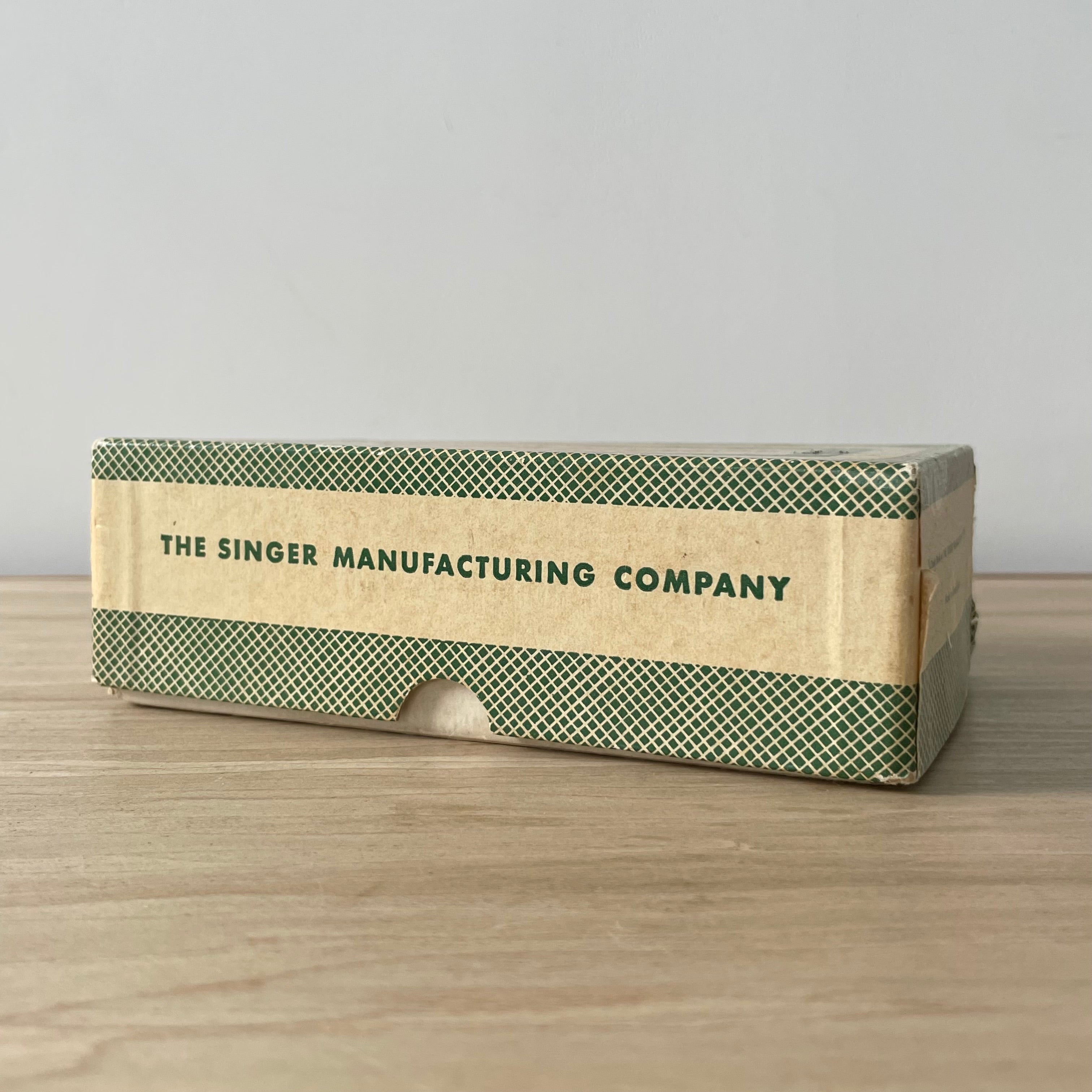 Singer Automatic Zigzagger Model 161157 – Original Box, 4 Cams & Manual – 1950s Vintage