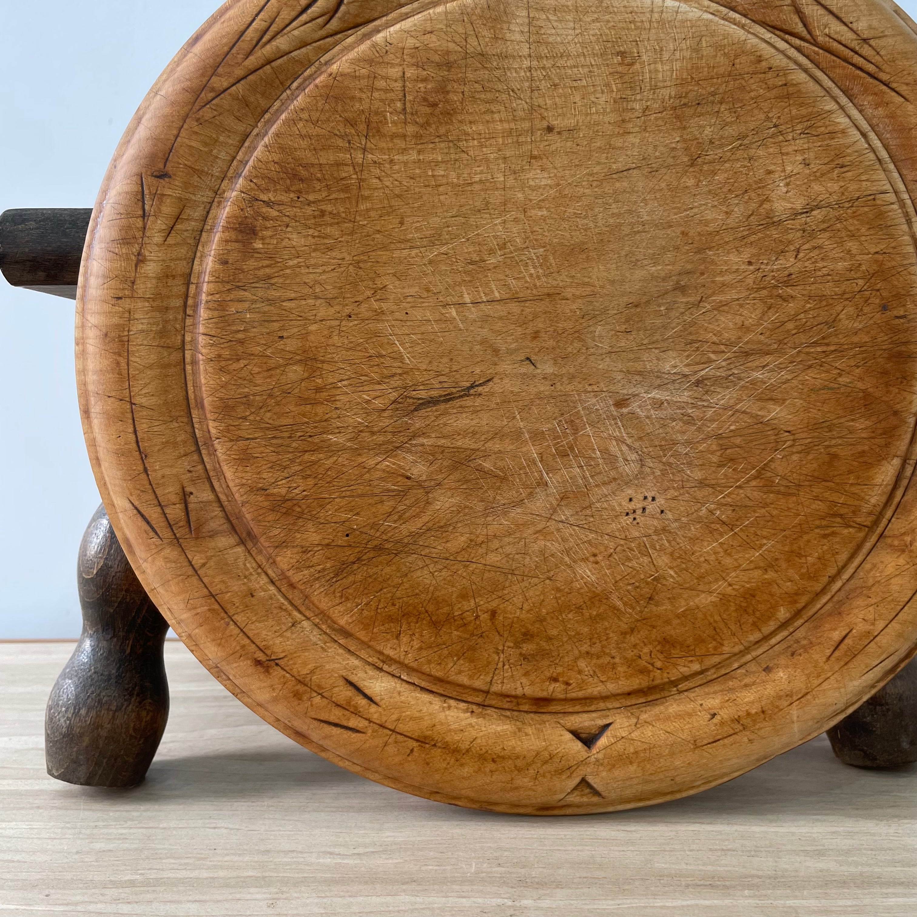 Antique Edwardian Carved Wooden Breadboard – Early 20th Century Kitchenalia