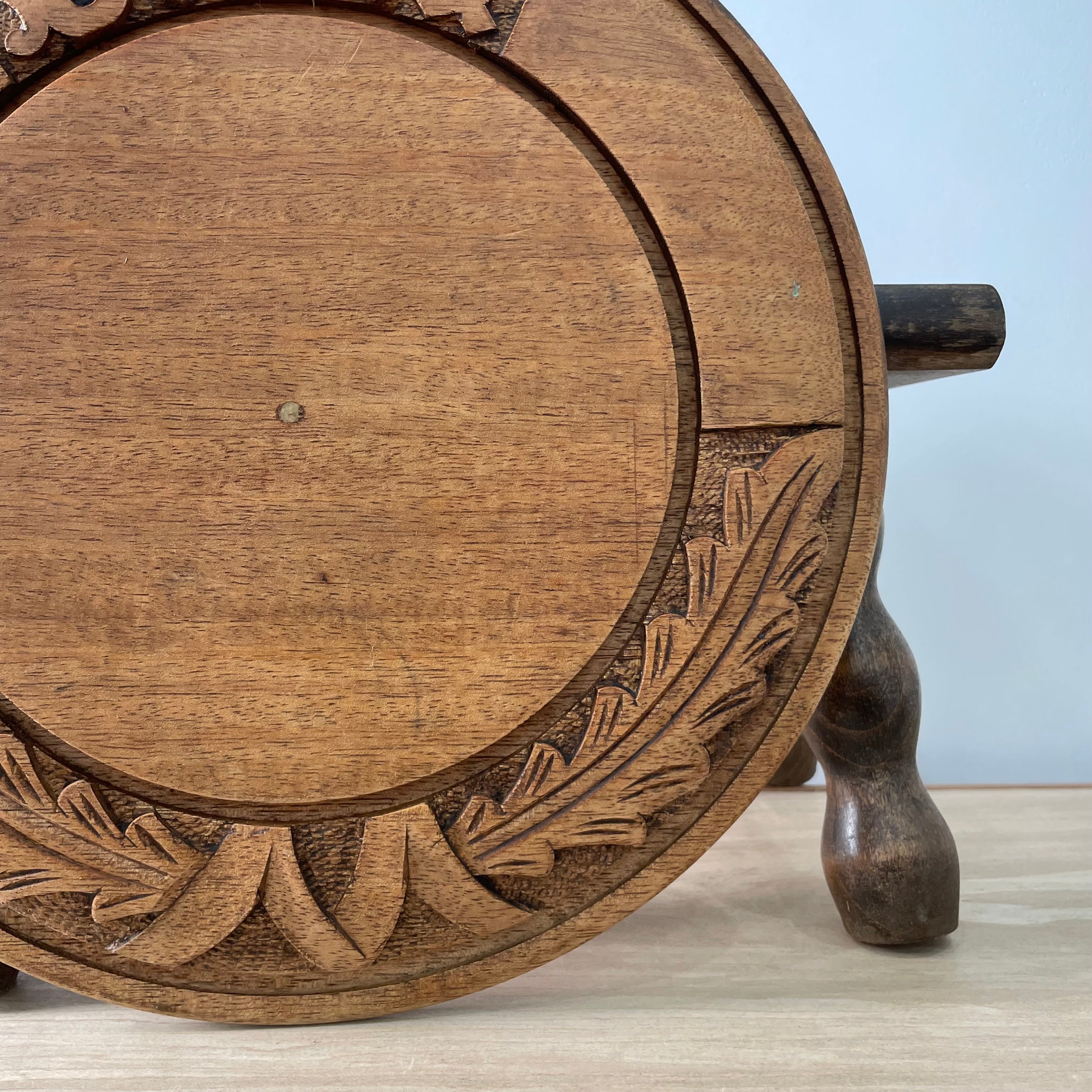 Vintage Carved Wooden Breadboard – Gothic “Bread” Script & Leaf Design