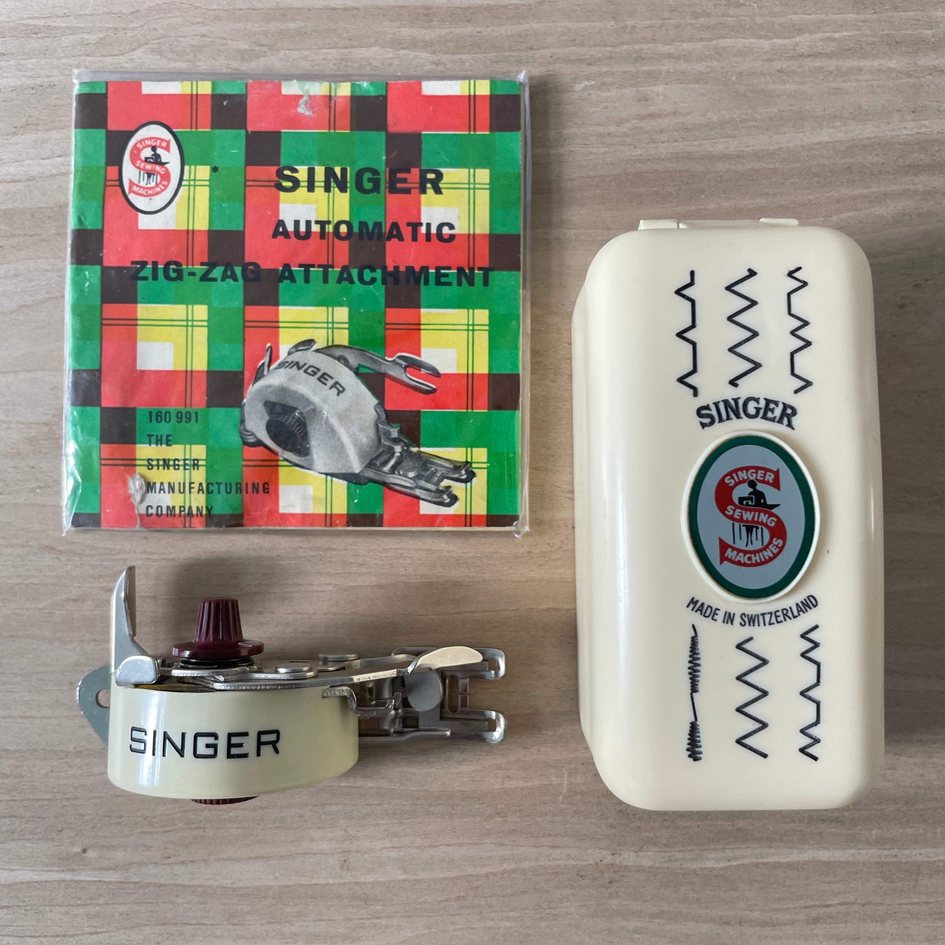 1960 Singer 222k Featherweight Sewing Machine Red “S”