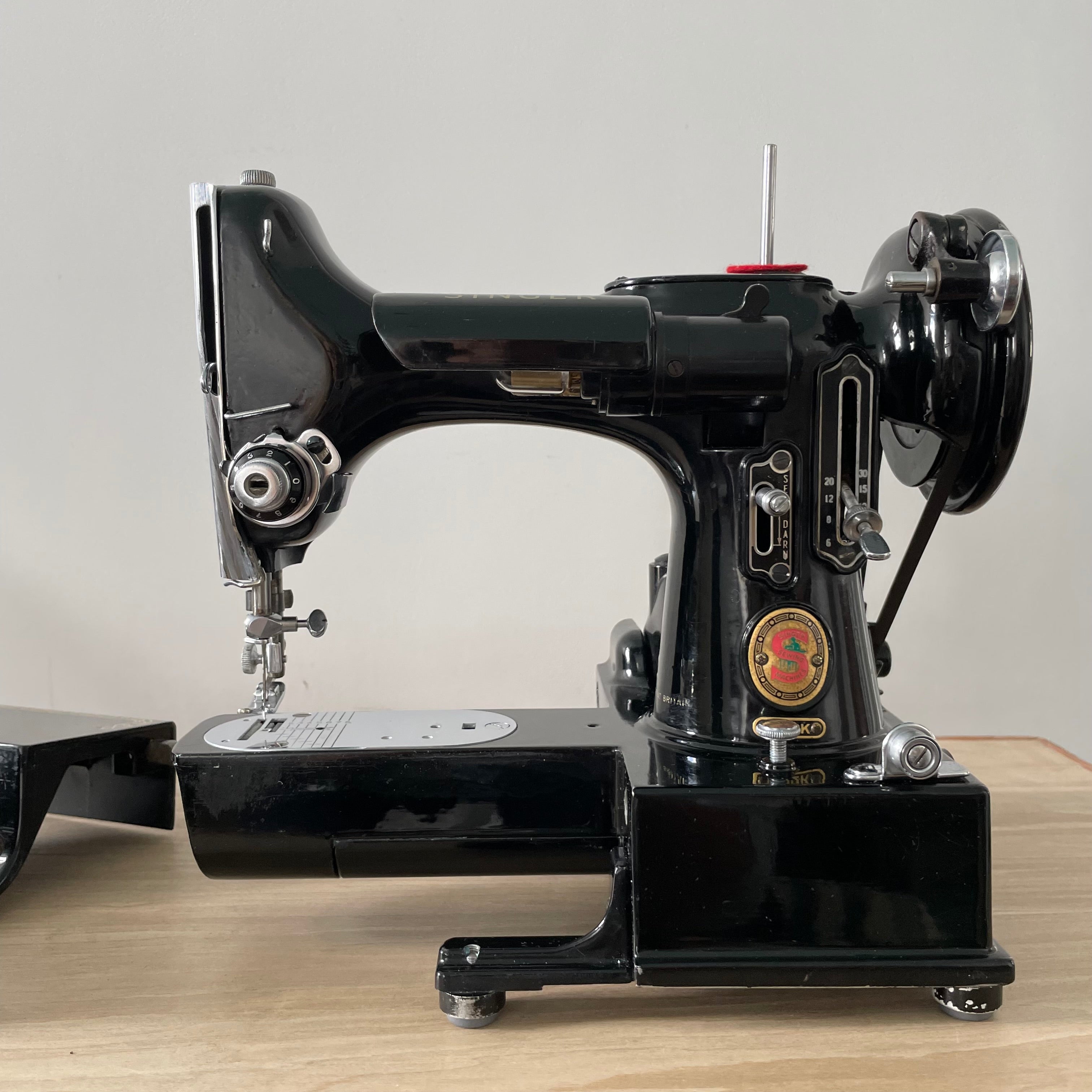 1960 Singer 222k Featherweight Sewing Machine Red “S”