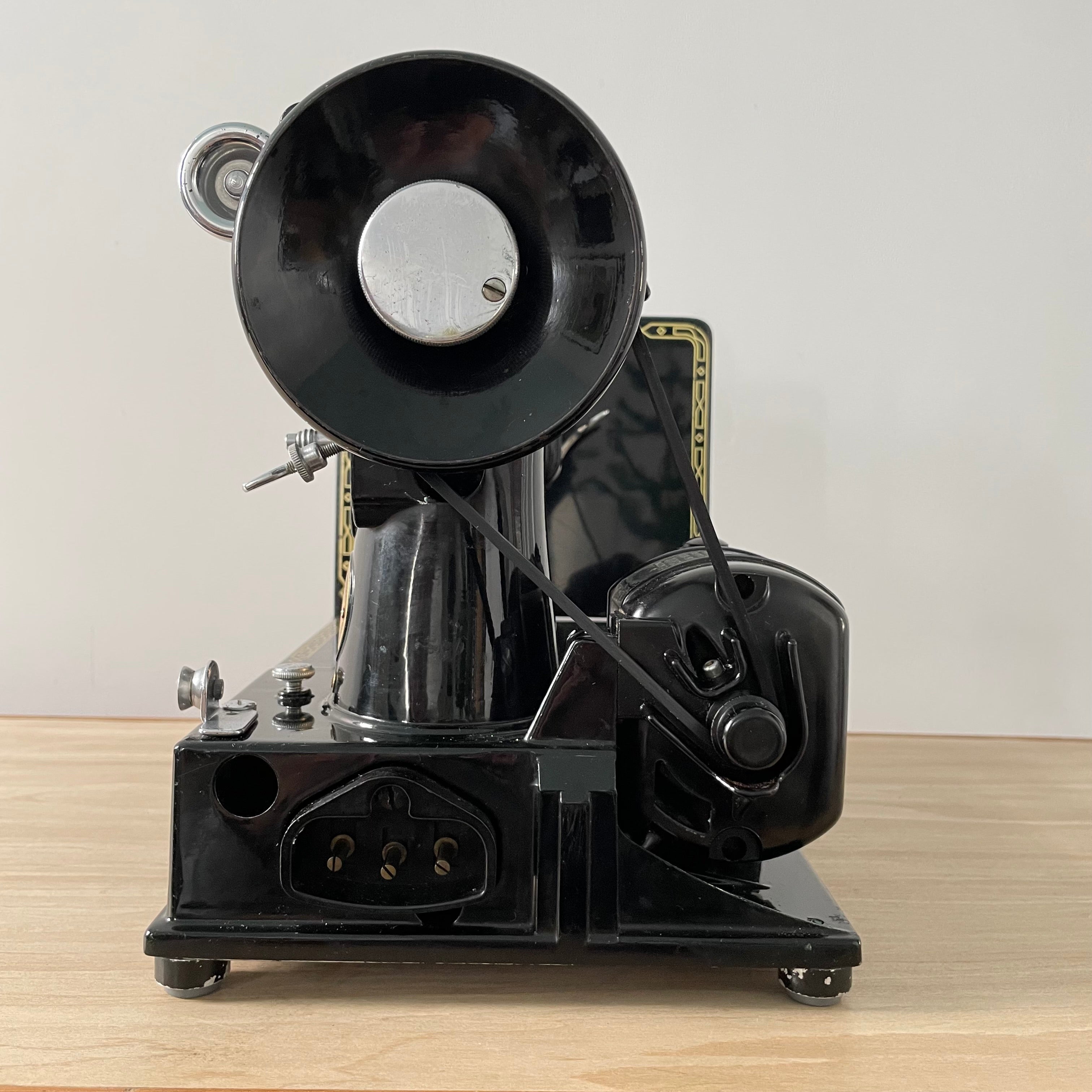 1960 Singer 222k Featherweight Sewing Machine Red “S”