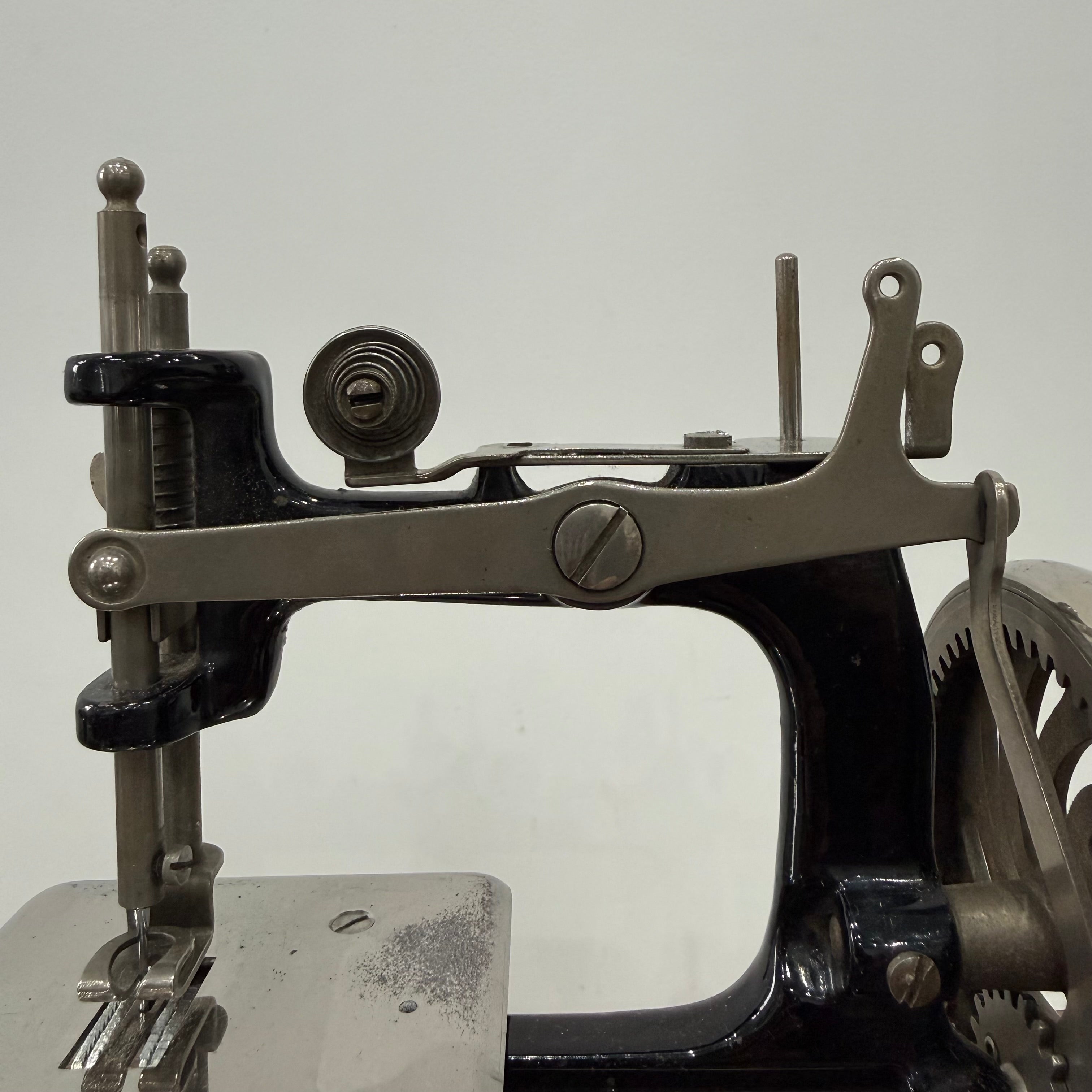 Singer Model 20 Childs Miniature Sewing Machine Clamp & Box