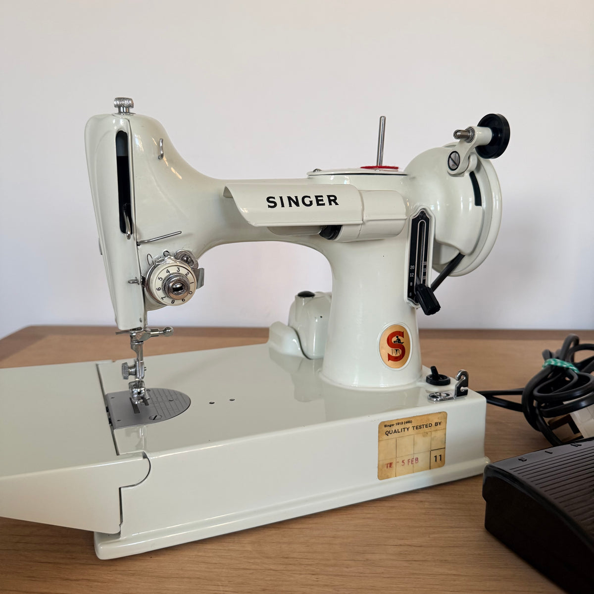 Singer Featherweight 221K Sewing Machine with Case & Accessories