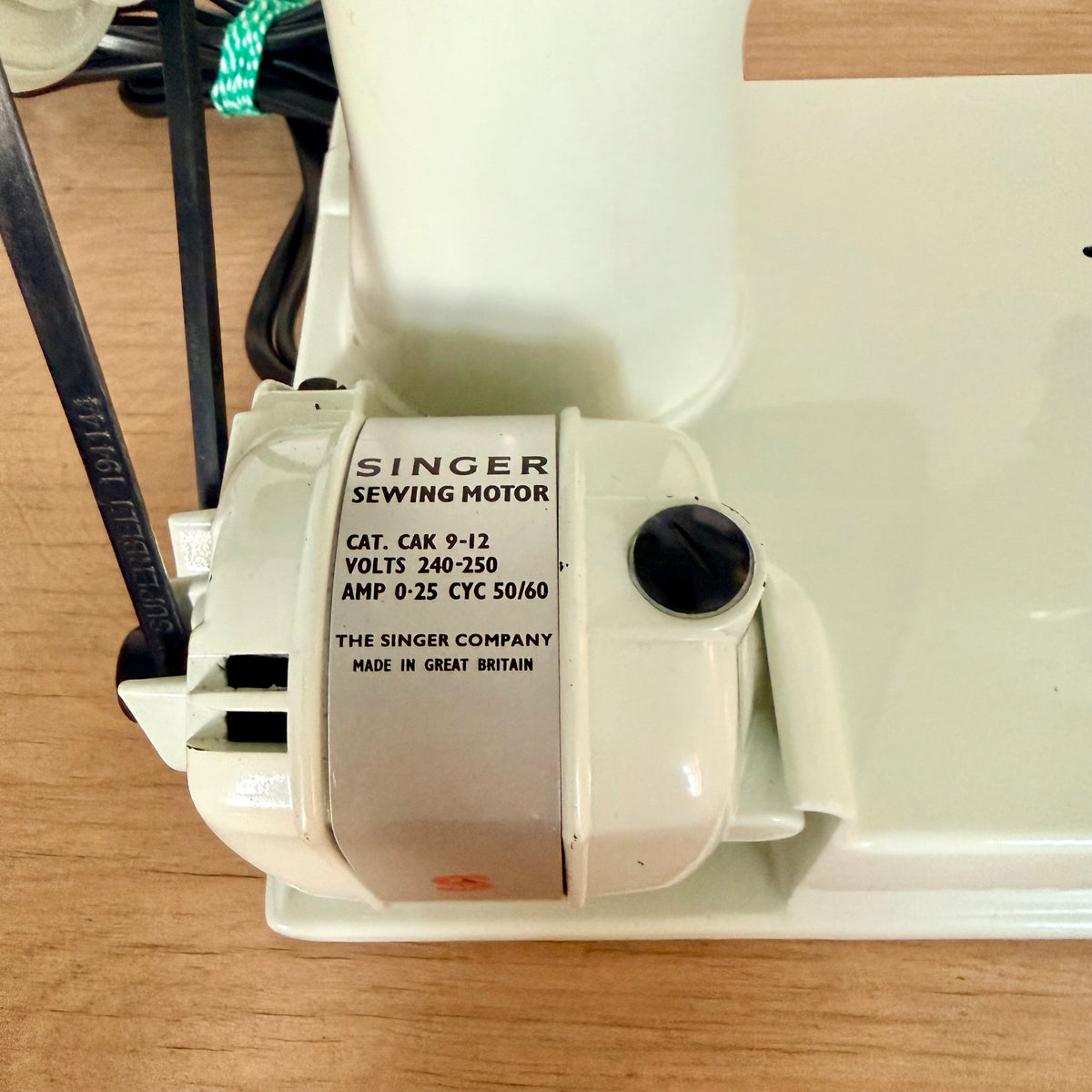 Singer Featherweight 221K Sewing Machine with Case & Accessories