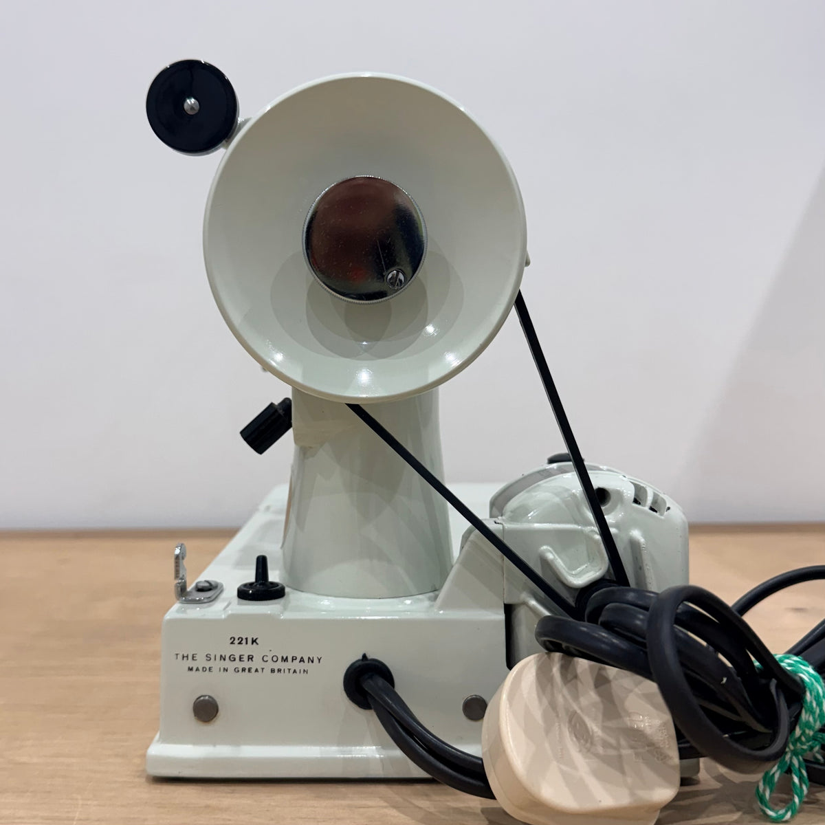 Vintage White Singer Featherweight 221K Sewing Machine – 1964
