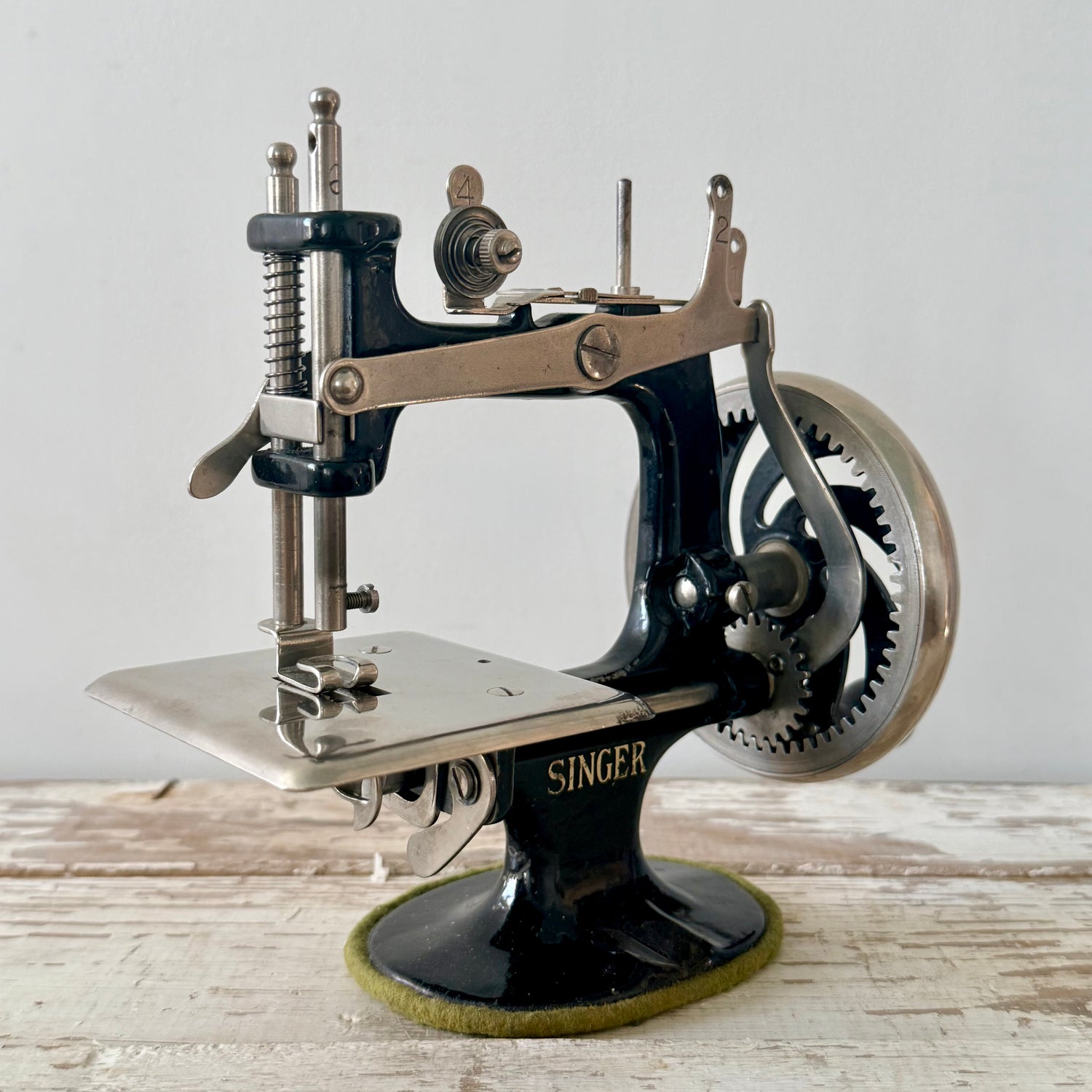 Antique Singer Model 20 Child’s Sewing Machine with Original Clamp c.1930