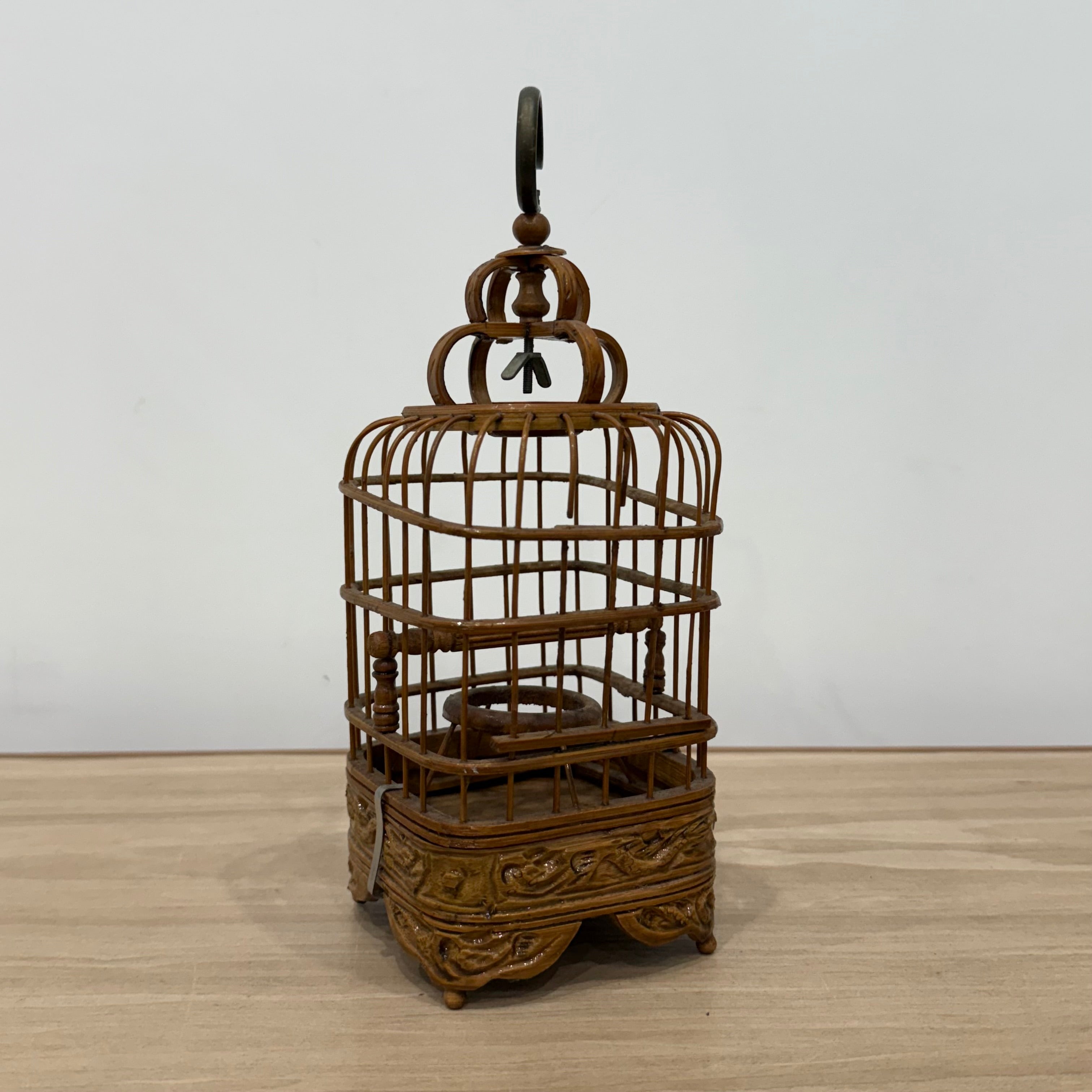 Cricket cage