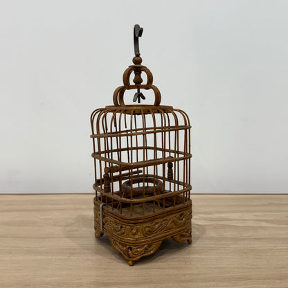 Cricket cage