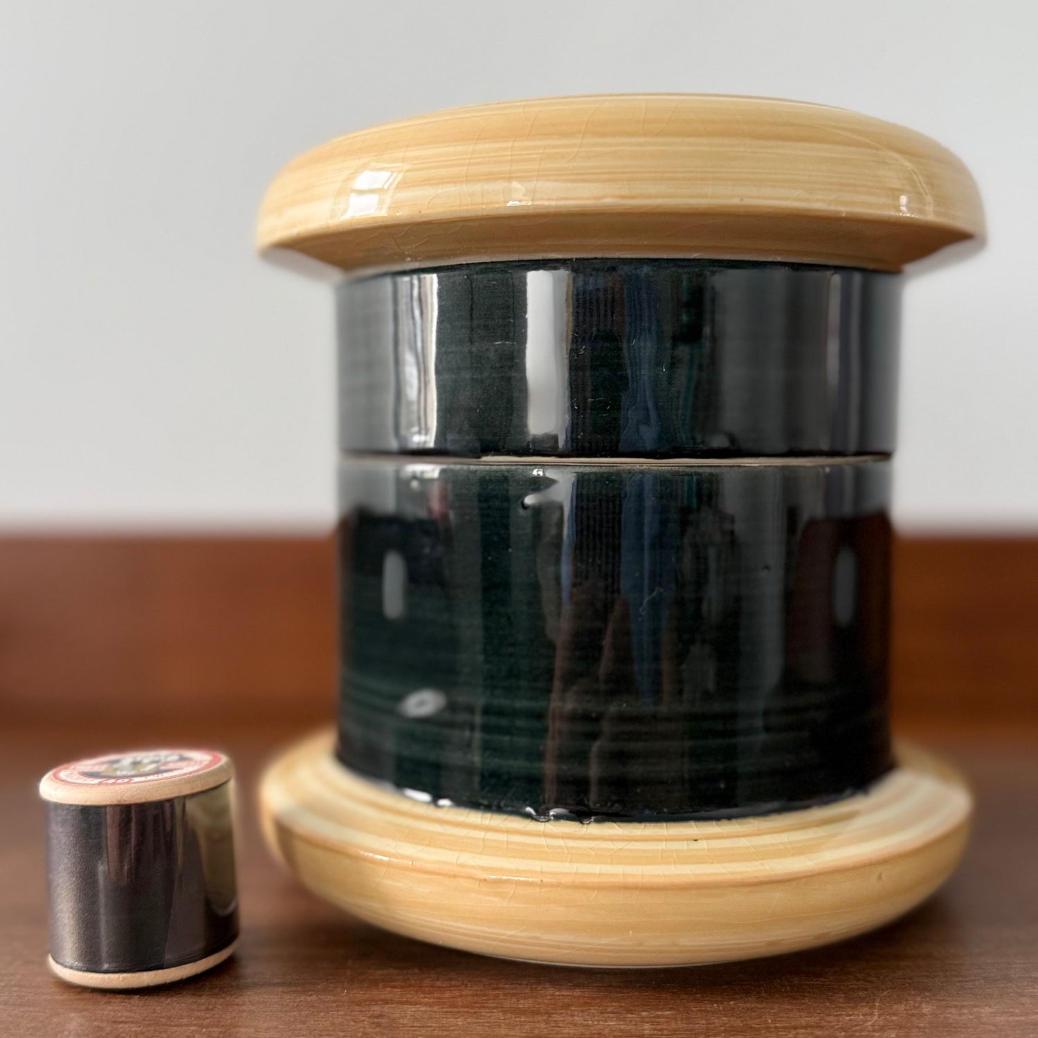 Dewhurst’s Sylko Ceramic Cotton Reel Pot