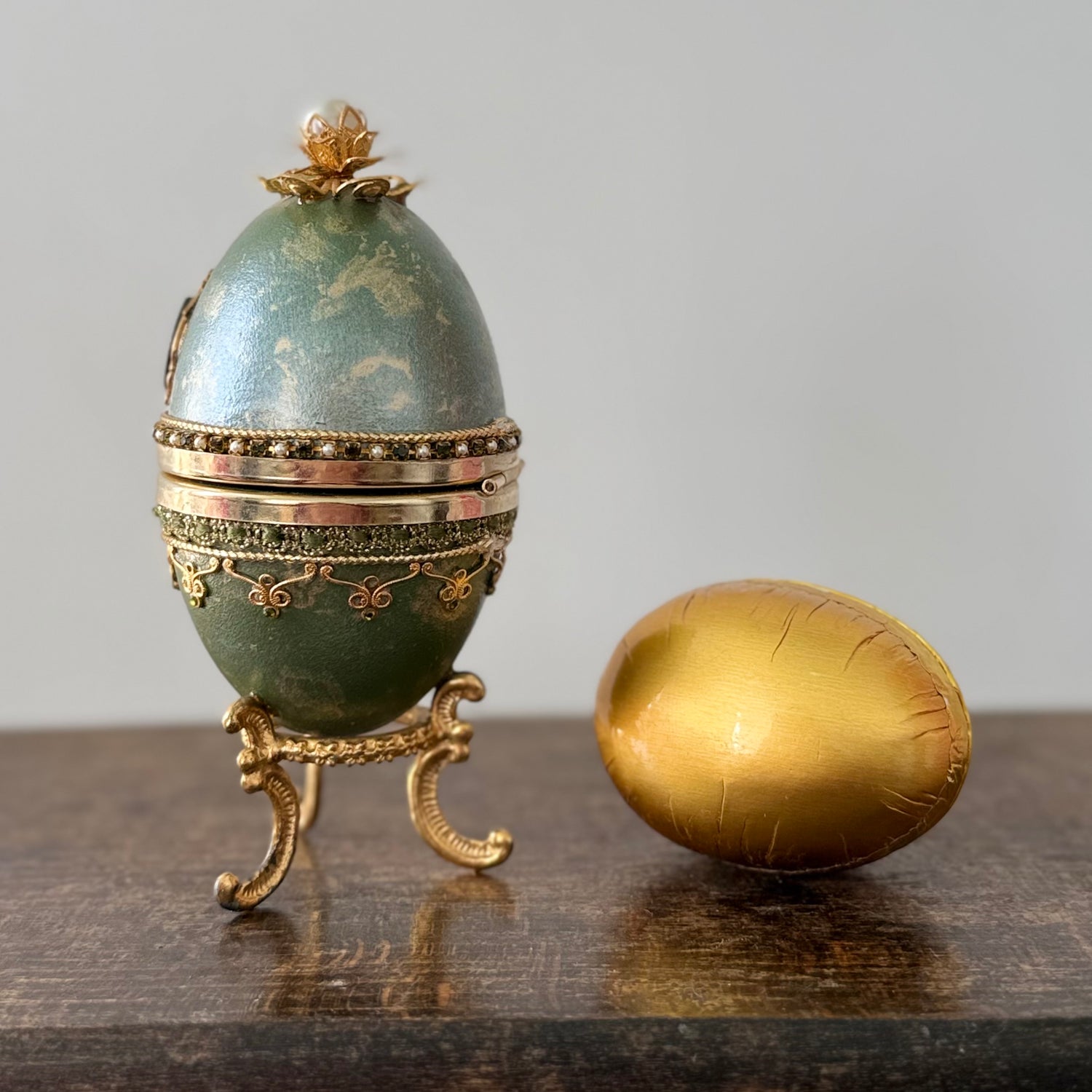 Egg stand