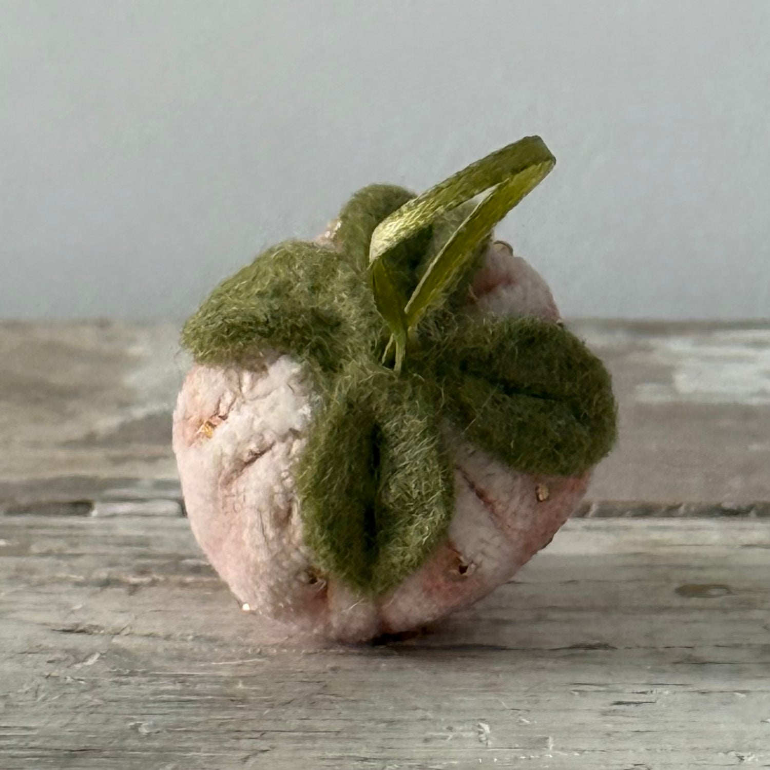 Vintage-Style Pink Velvet Strawberry Pincushion Emery