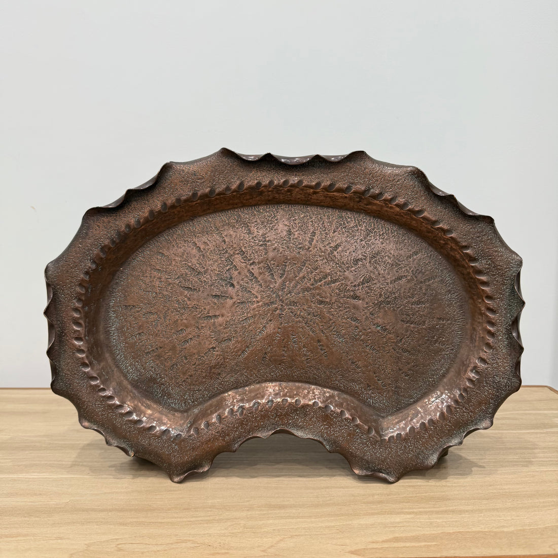 Large Arts &amp; Crafts Hammered Copper Tray by Townsend &amp; Co – Acanthus 55cm