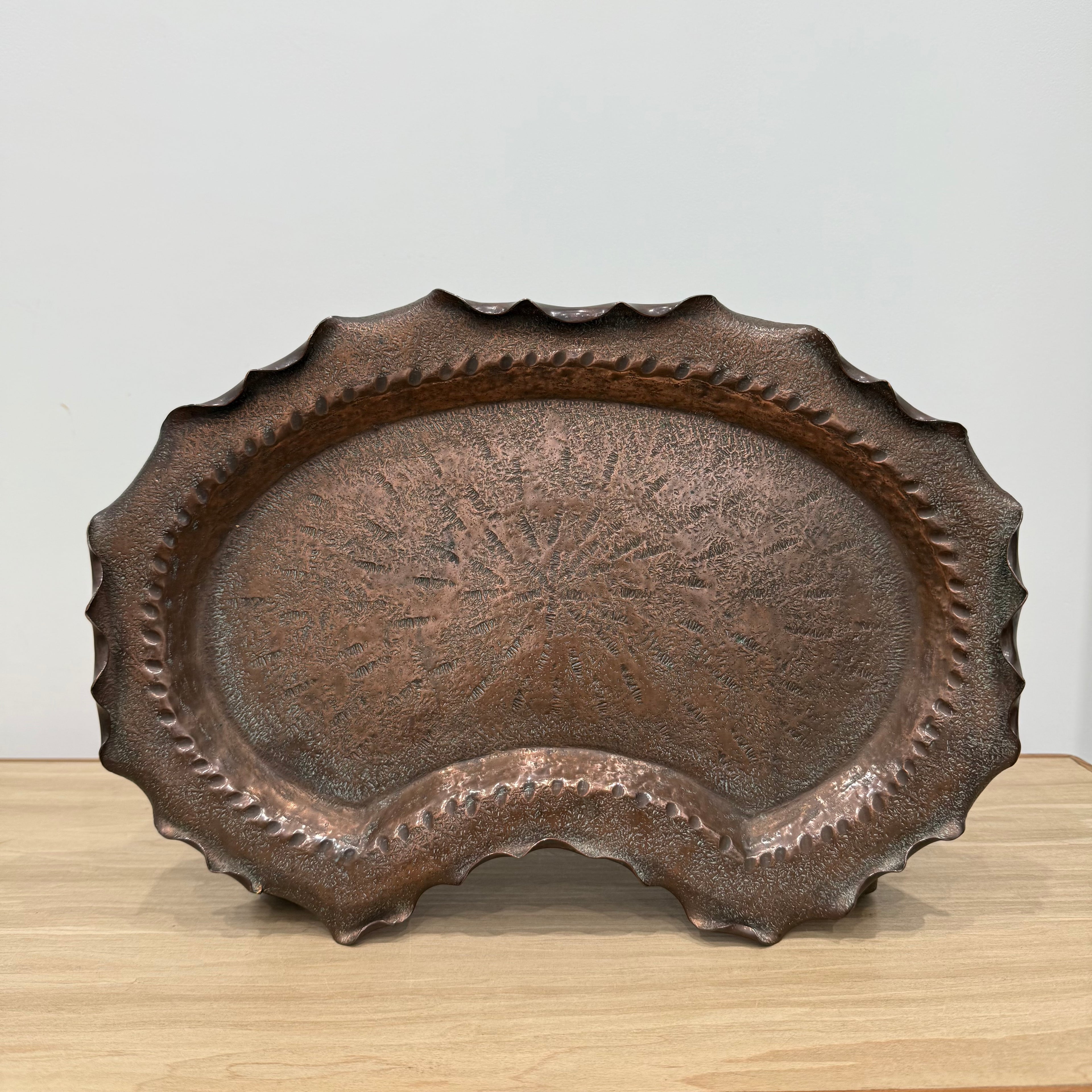 Large Arts &amp; Crafts Hammered Copper Tray by Townsend &amp; Co – Acanthus 55cm