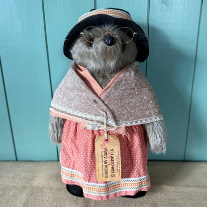 Vintage Gabrielle Designs Aunt Lucy Bear 1978