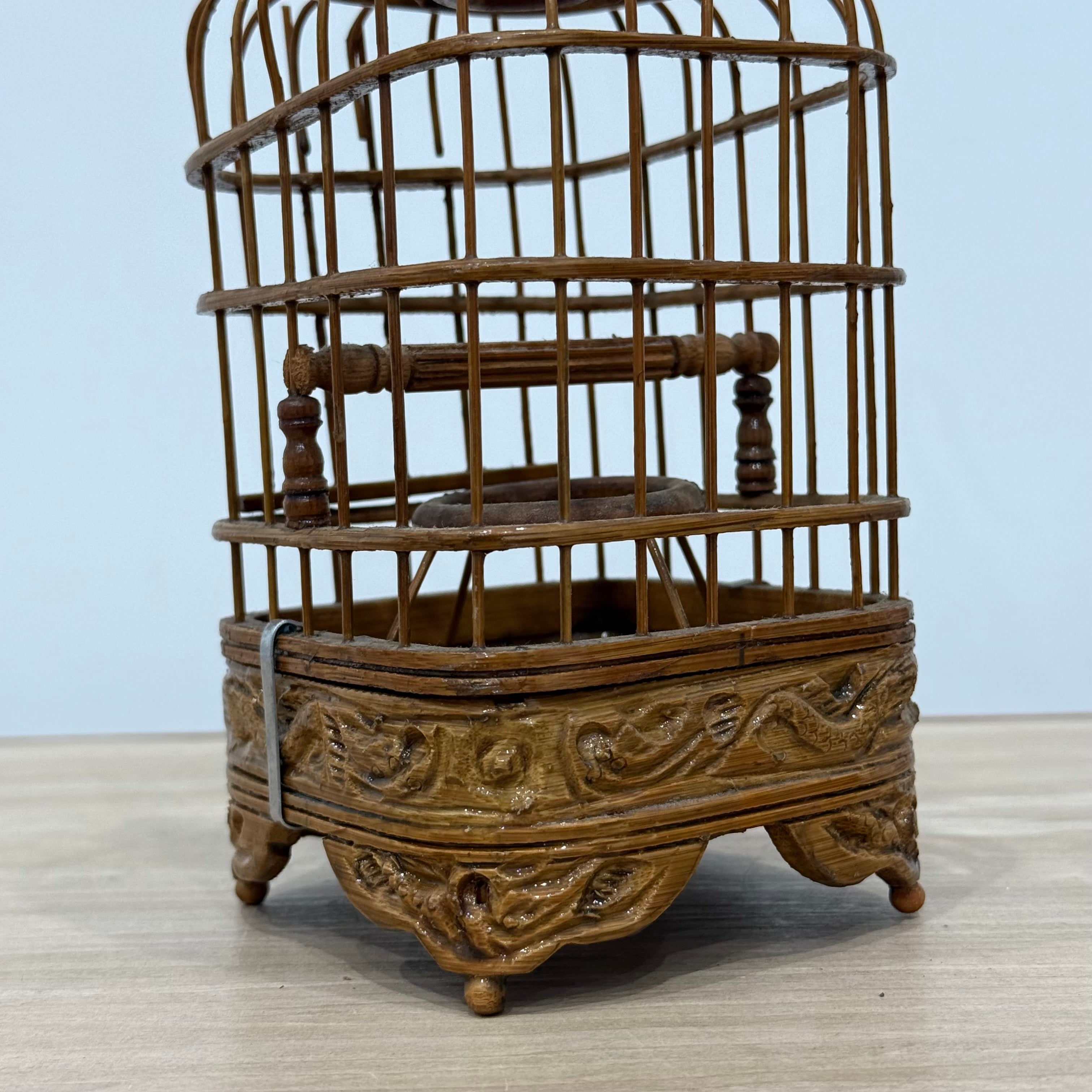 Cricket cage