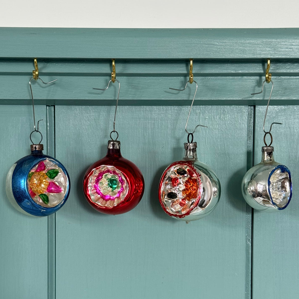 Boxed Set of 12 Vintage Concave Reflector Glass Baubles