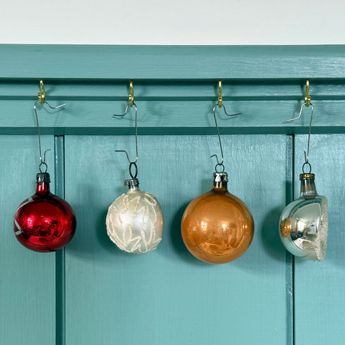 Boxed Set of 12 Vintage Concave Reflector Glass Baubles