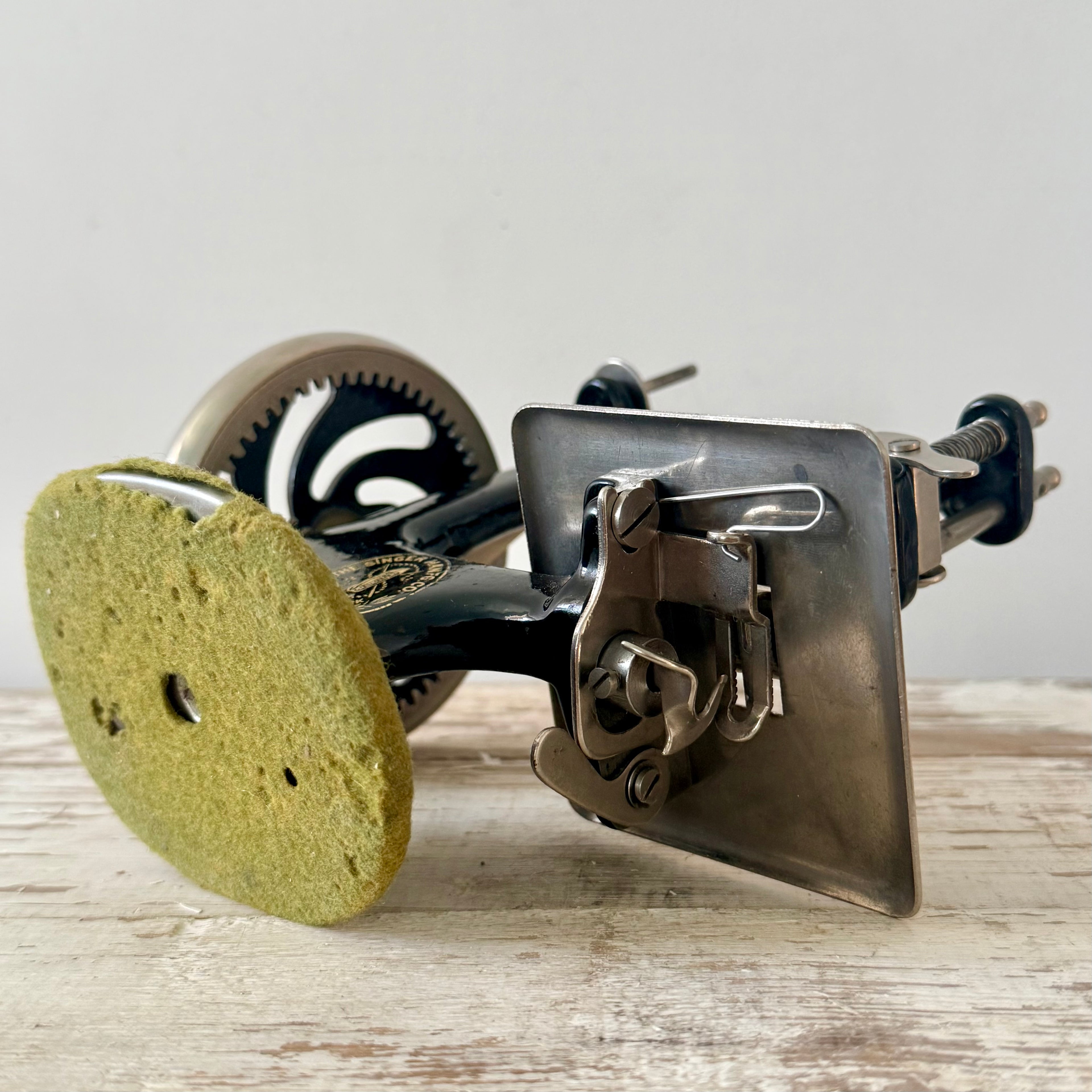 Antique Singer Model 20 Child’s Sewing Machine with Original Clamp c.1930