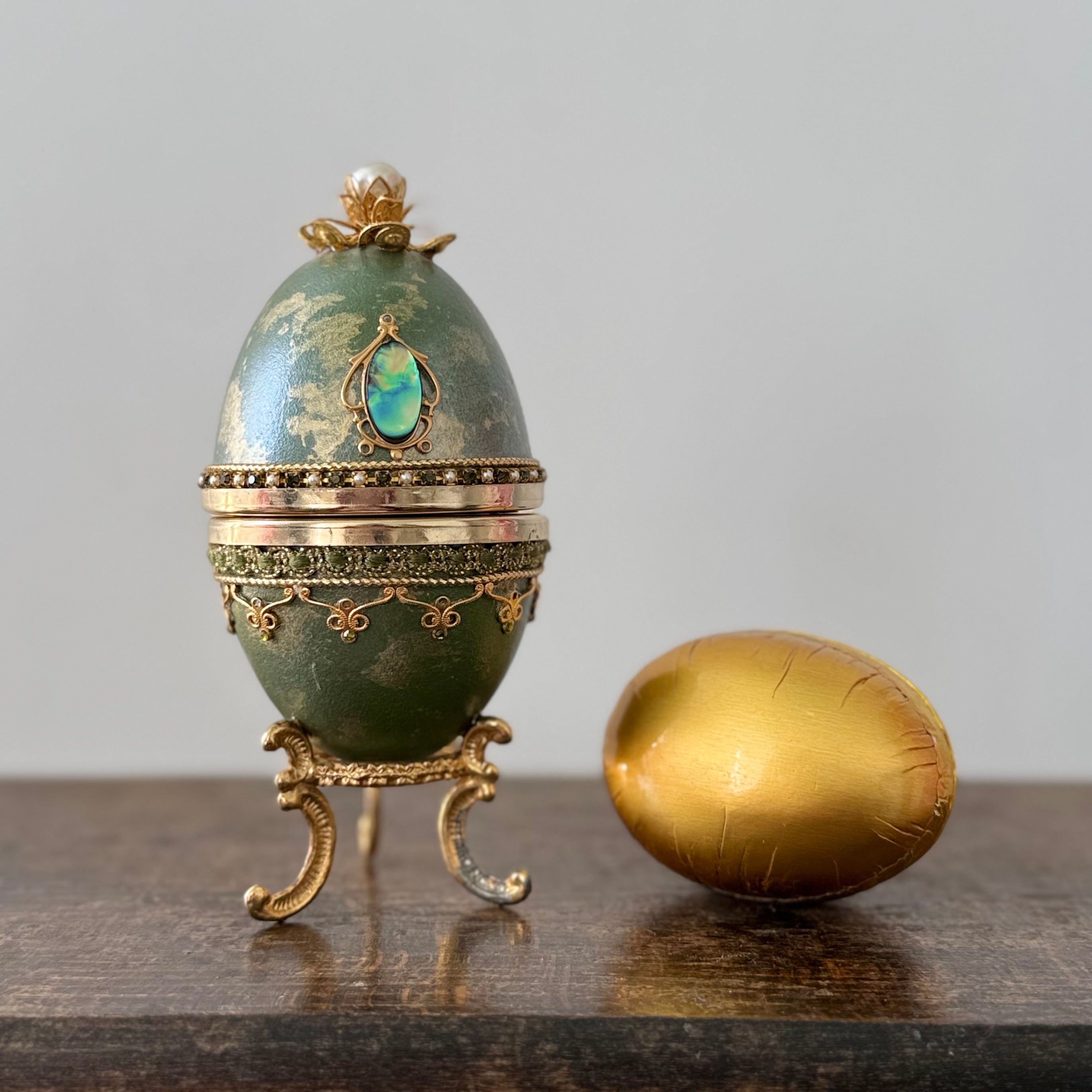 Egg stand