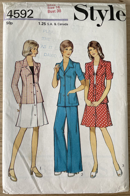 Style 4592 Size 16 Jacket Trousers Skirt FF
