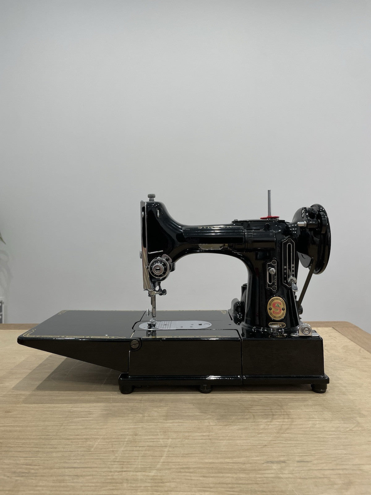 Singer 222k Featherweight Sewing Machine 1959 Red “S”