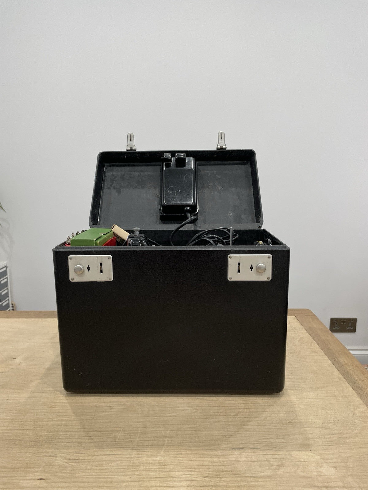 Singer 222k Featherweight Sewing Machine 1959 Red “S”