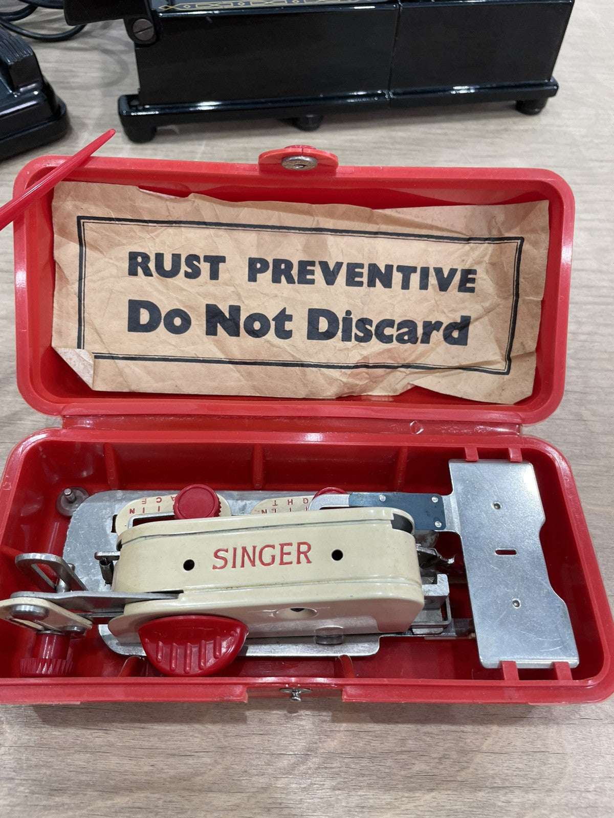 Singer 222k Featherweight Sewing Machine 1959 Red “S”