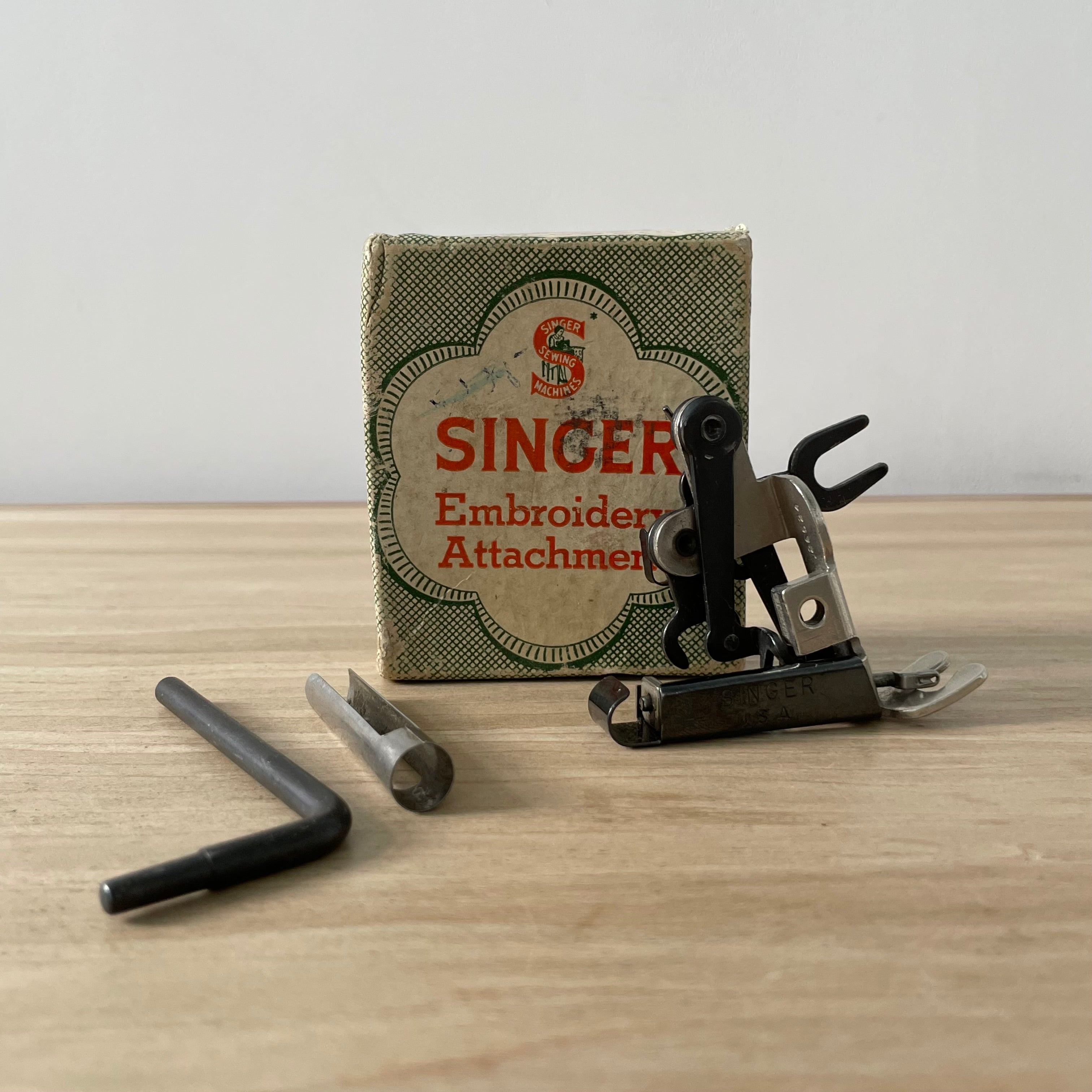 Vintage Singer Embroidery Attachment No. 26538 – Early 20th Century, Original Box