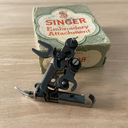 Vintage Singer Embroidery Attachment No. 26538 – Early 20th Century, Original Box