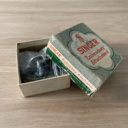 Vintage Singer Embroidery Attachment No. 26538 – Early 20th Century, Original Box