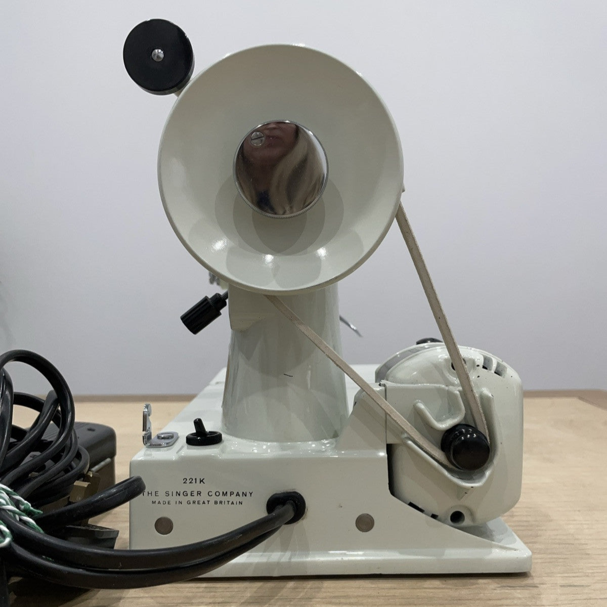 Singer 221K Featherweight White 1968 – Serviced – Case &amp; Extras (EW070289)