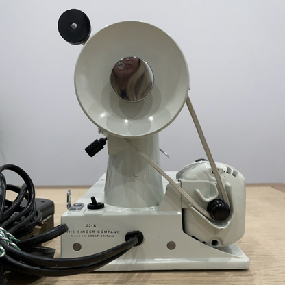 Singer 221K Featherweight White 1968 – Serviced – Case &amp; Extras (EW070289)