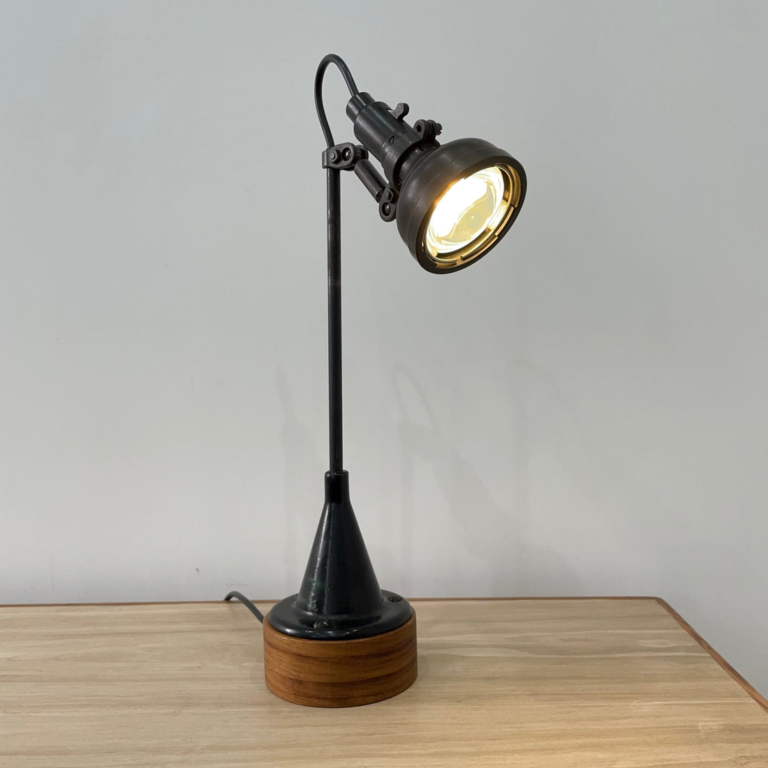 Original Singer SLF-2 Simanco Lamp – Rewired &amp; Earthed Working