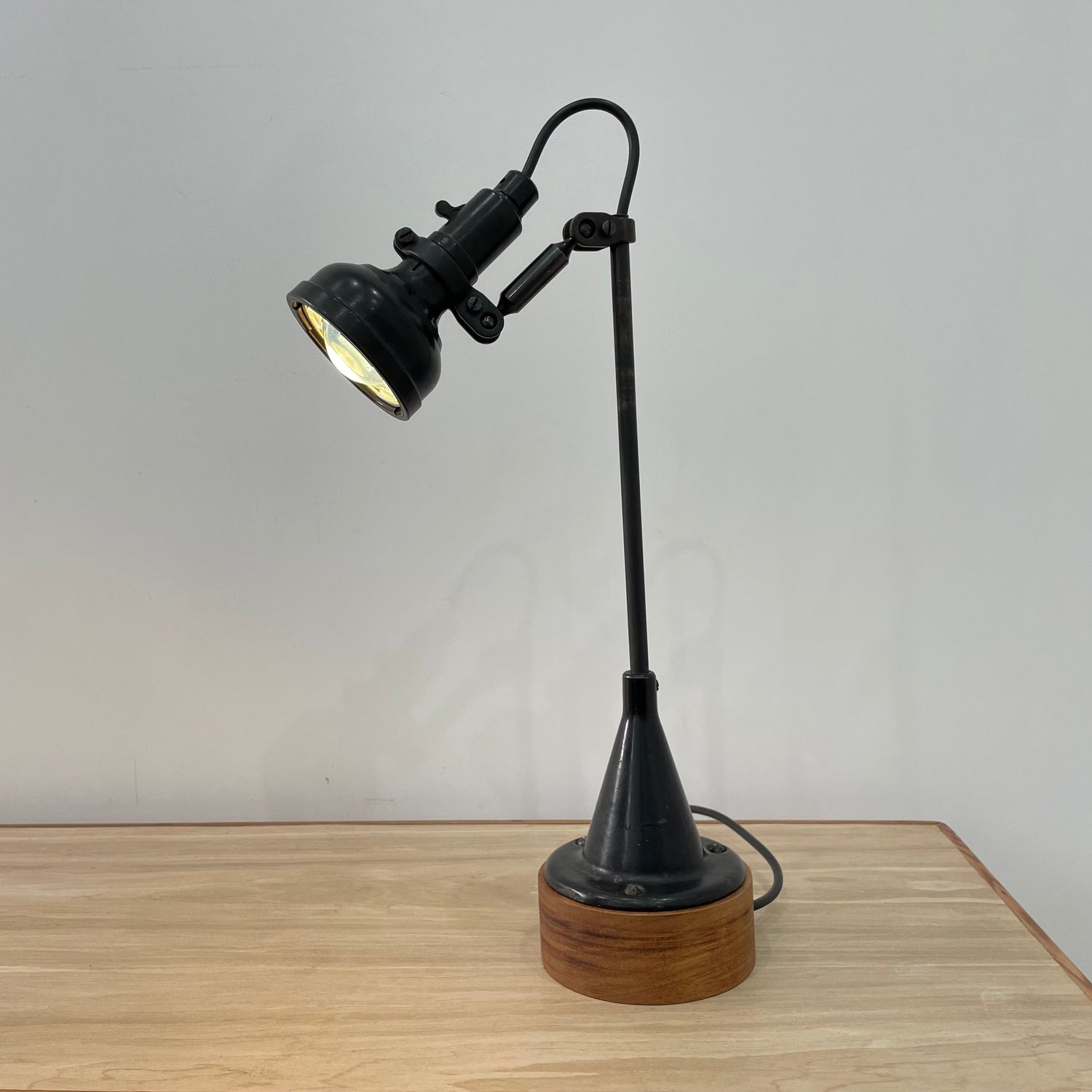 Singer SLF-2 Simanco Lamp – Rewired &amp; Earthed – Working
