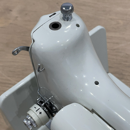 Singer 221K Featherweight White 1968 – Serviced – Case &amp; Extras (EW070289)