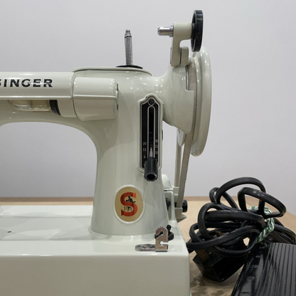 Singer 221K Featherweight White 1968 – Serviced – Case &amp; Extras (EW070289)