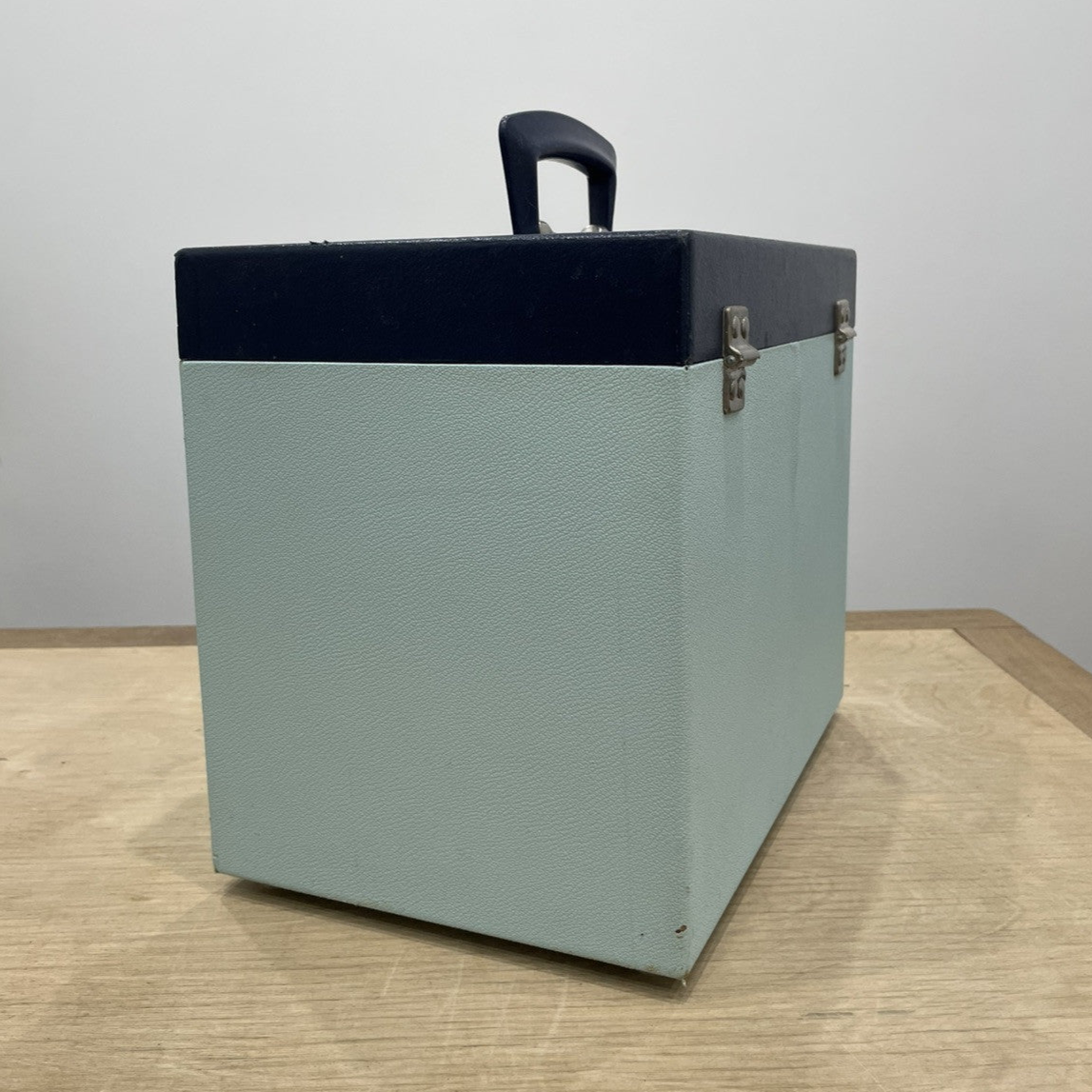 Singer 221K Featherweight White 1968 – Serviced – Case &amp; Extras (EW070289)