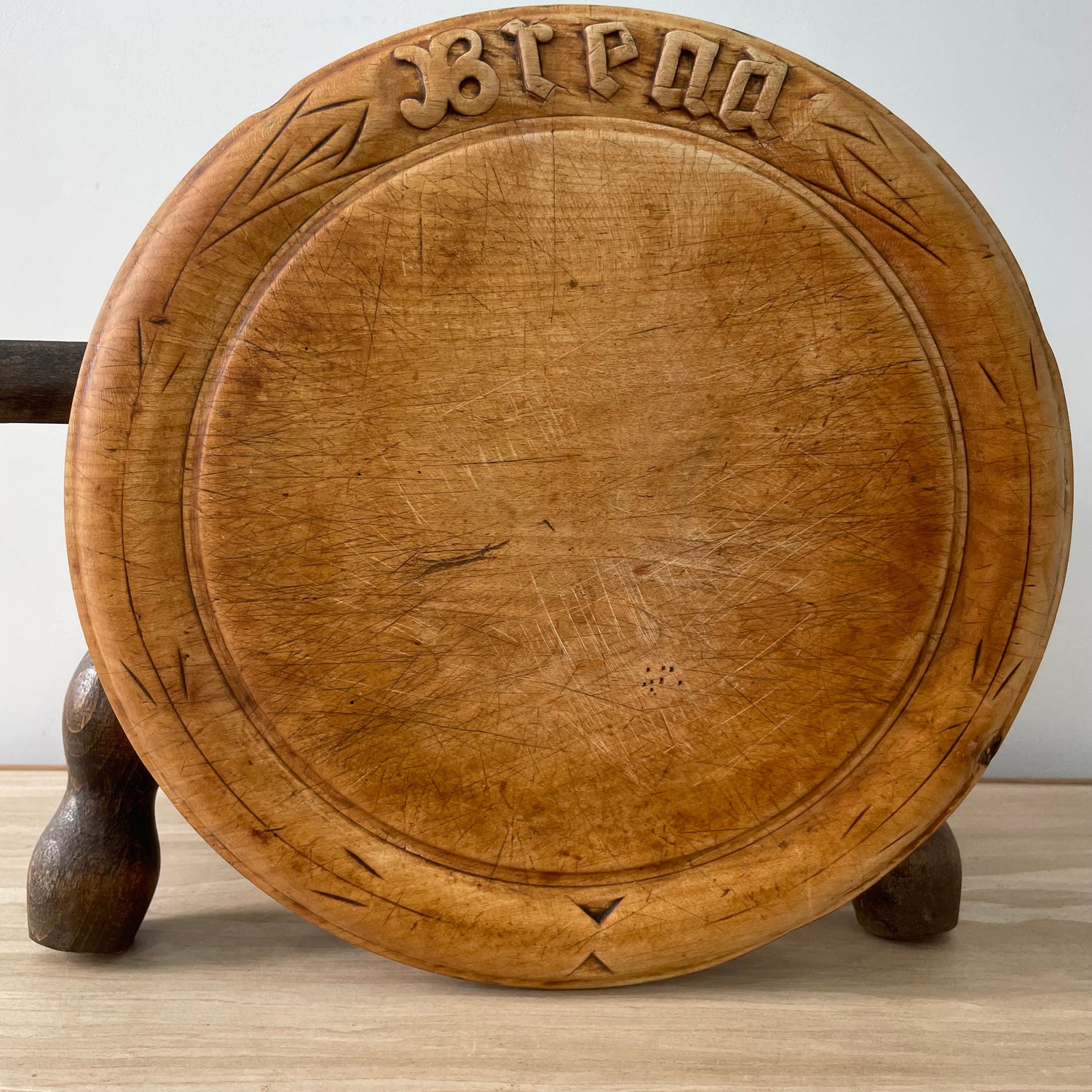 Antique Edwardian Carved Wooden Breadboard – Early 20th Century Kitchenalia