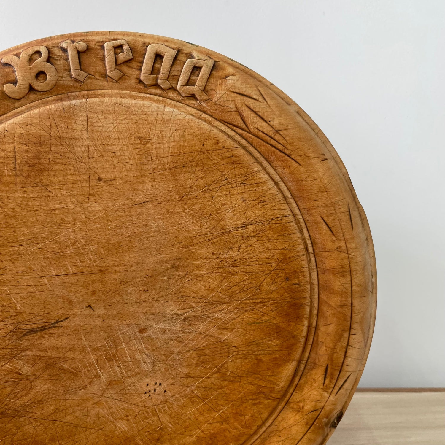 Antique Edwardian Carved Wooden Breadboard – Early 20th Century Kitchenalia