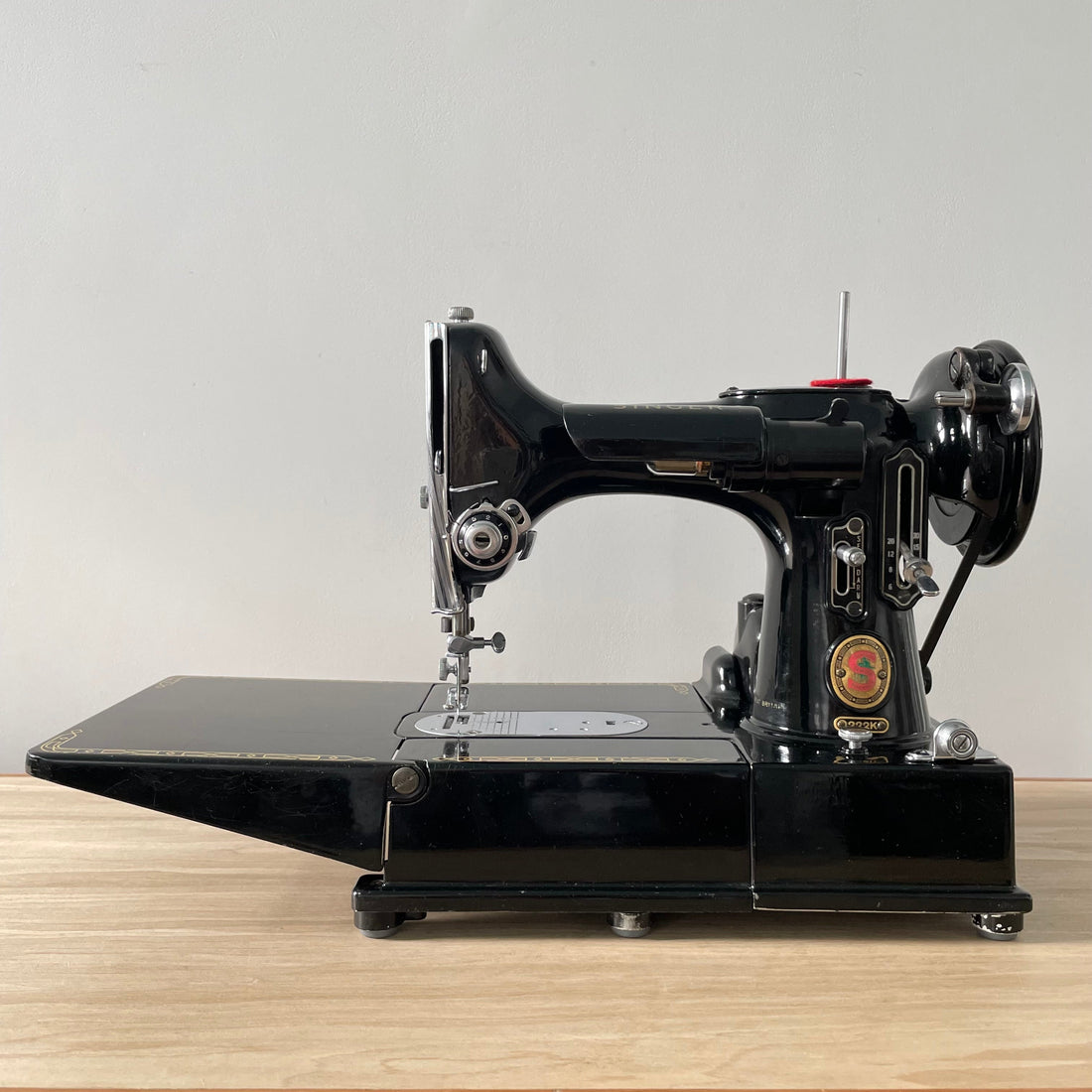 1960 Singer 222k Featherweight Sewing Machine Red “S”