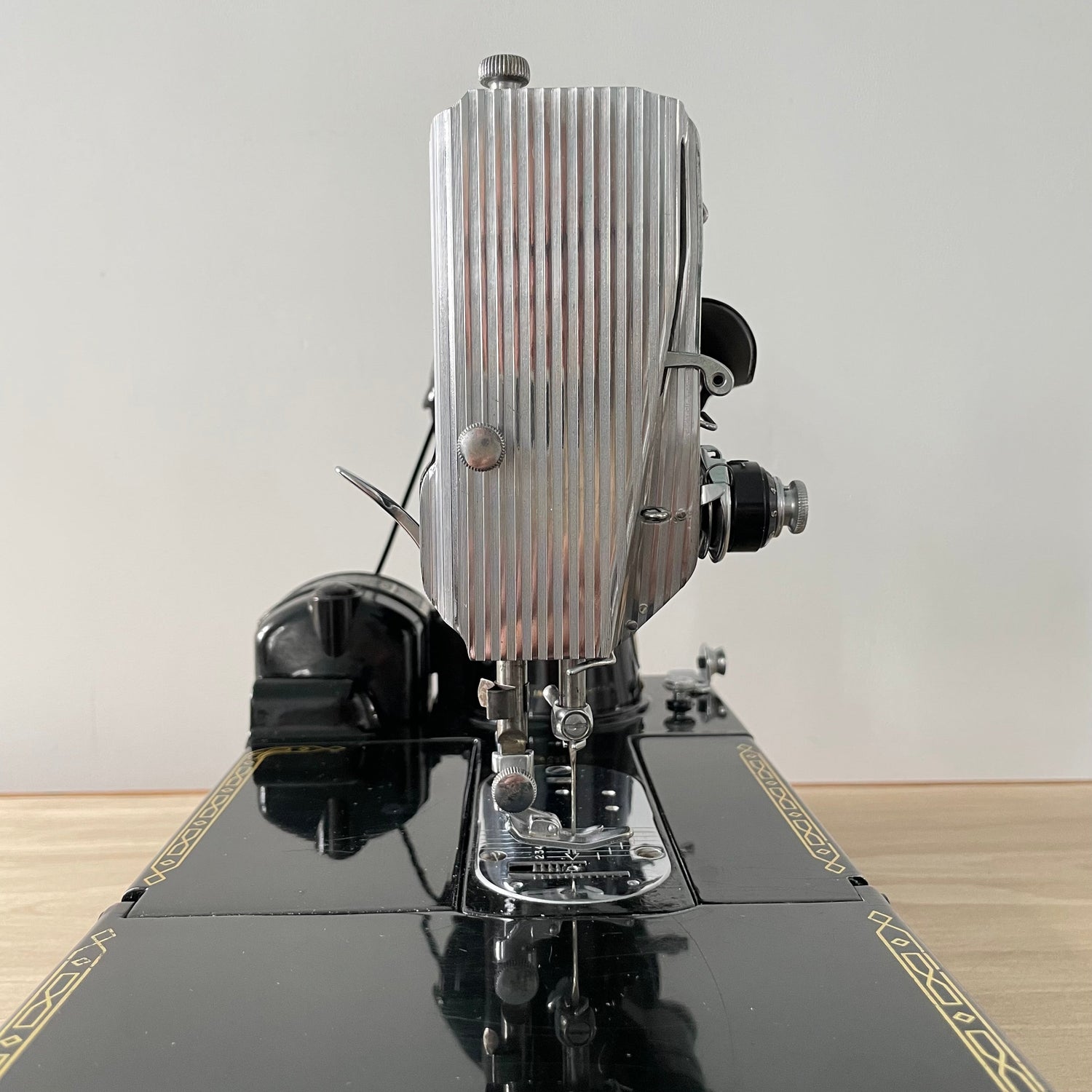 1960 Singer 222k Featherweight Sewing Machine Red “S”