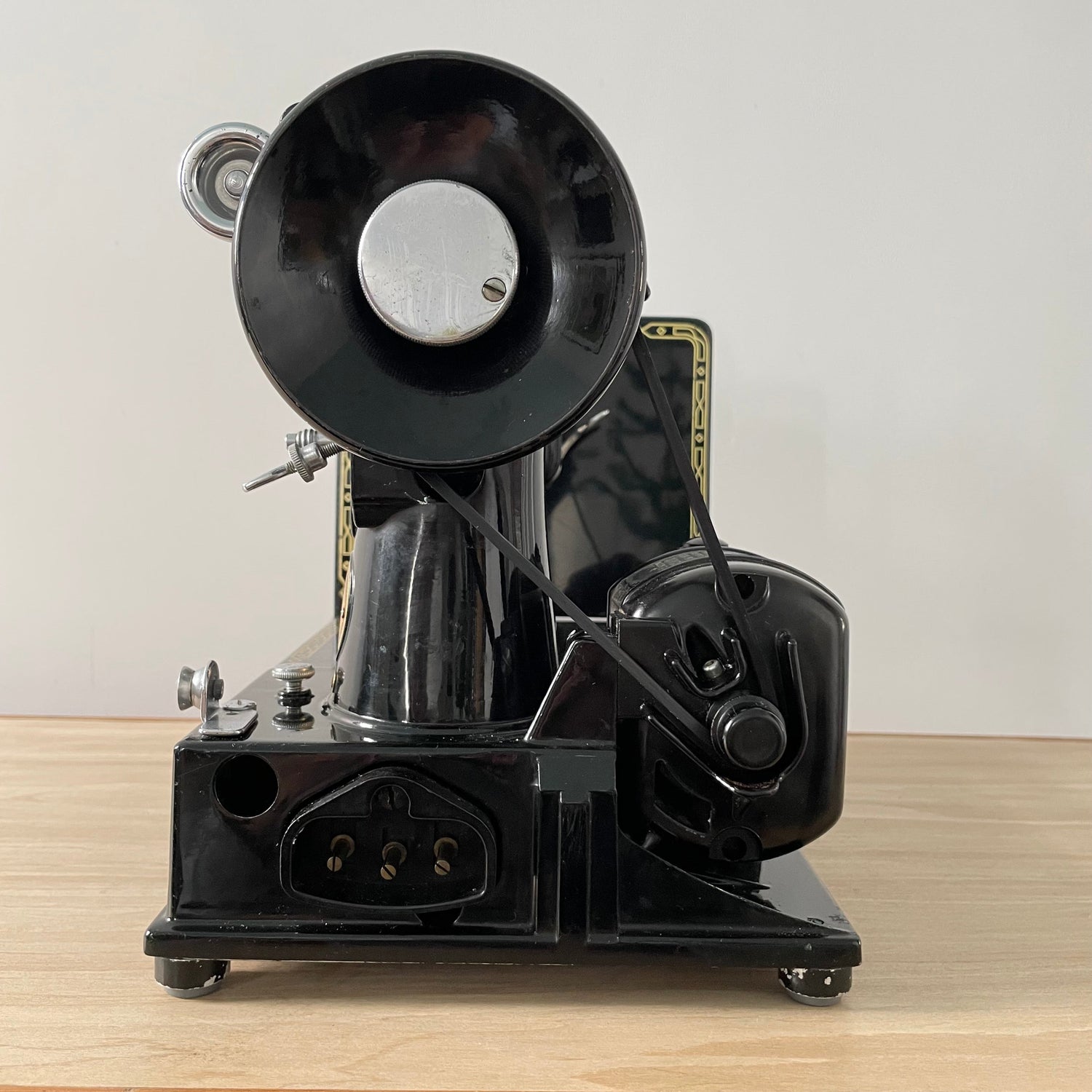 1960 Singer 222k Featherweight Sewing Machine Red “S”