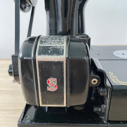 1960 Singer 222k Featherweight Sewing Machine Red “S”